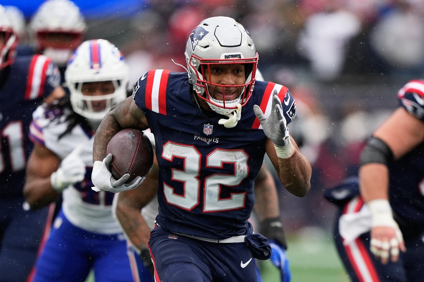 Bills rally from 21-point deficit to beat Patriots 35-31, stay alive in AFC East race | iNFOnews.ca Bills rally from 21-point deficit to beat Patriots 35-31, stay alive in AFC East race | iNFOnews.ca