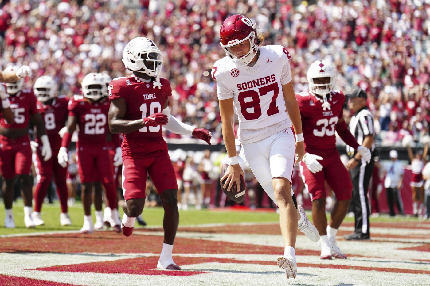 No. 13 Oklahoma dominates Temple 42-3, Mateer shines with 281 yards passing and a 51-yard rushing TD | iNFOnews.ca