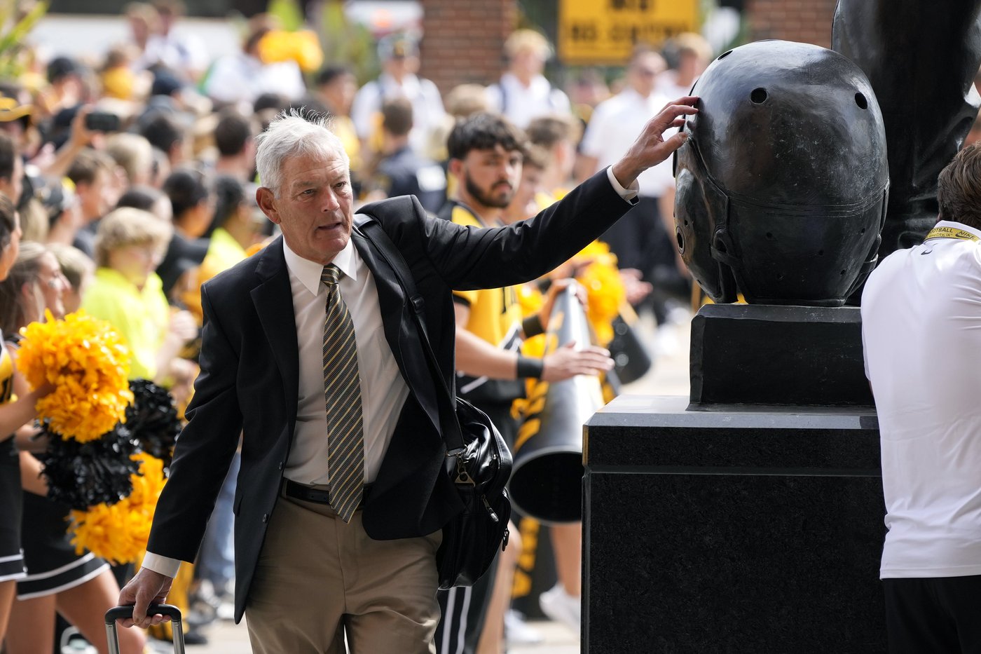 Michigan visits Oklahoma and Iowa heads to Iowa State in this week's top games on Big Ten schedule | iNFOnews.ca Michigan visits Oklahoma and Iowa heads to Iowa State in this week's top games on Big Ten schedule | iNFOnews.ca
