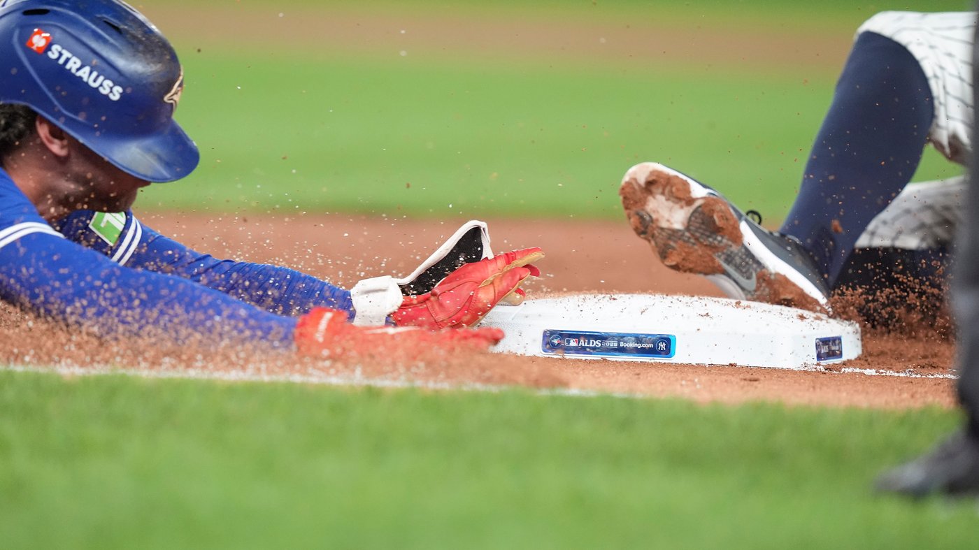 Photo Gallery: Yankees beat Blue Jays 9-6 in Game 3 | iNFOnews.ca