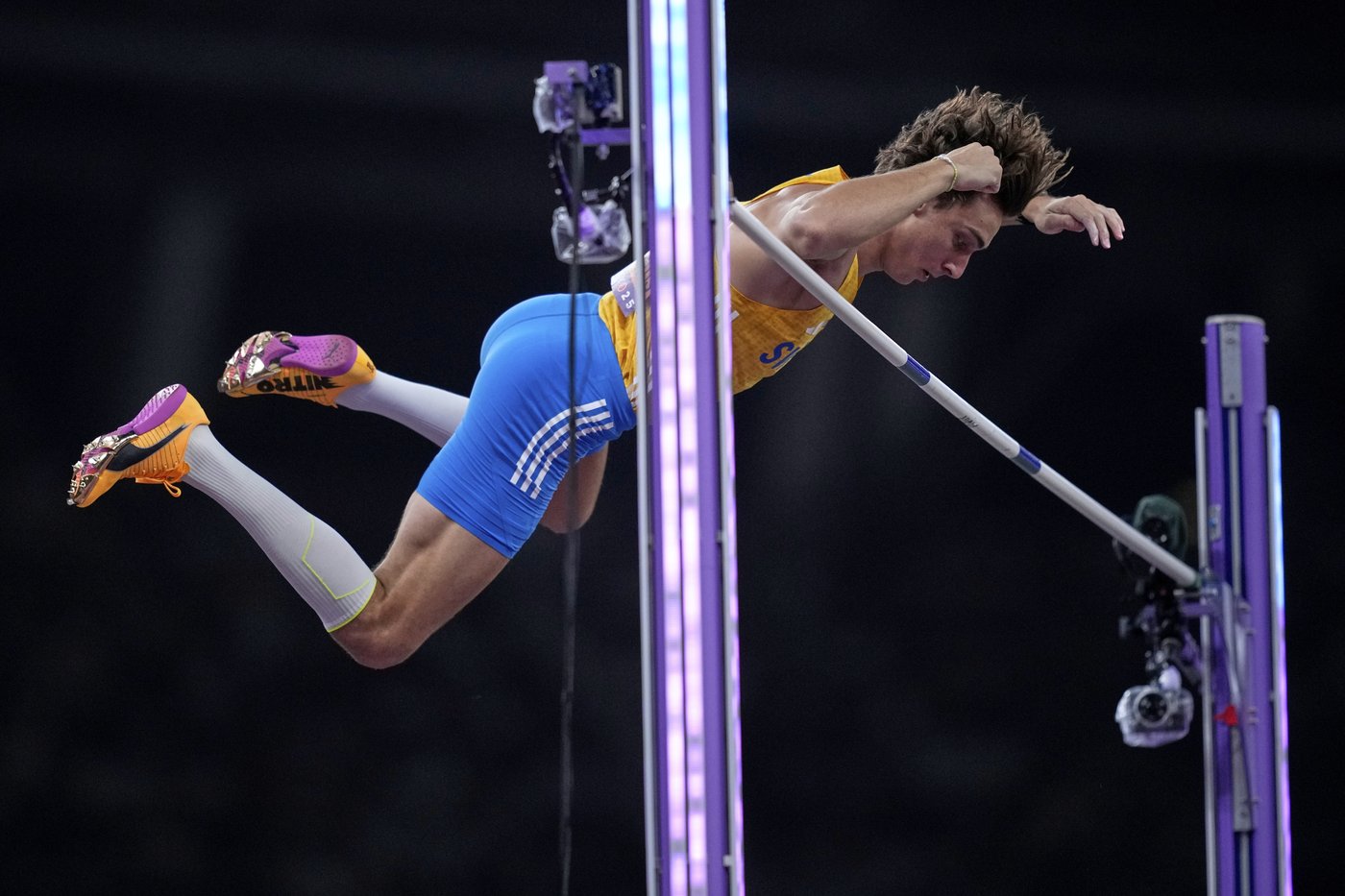 Higher and higher! The man called Mondo breaks pole vault world record for the 14th time | iNFOnews.ca Higher and higher! The man called Mondo breaks pole vault world record for the 14th time | iNFOnews.ca