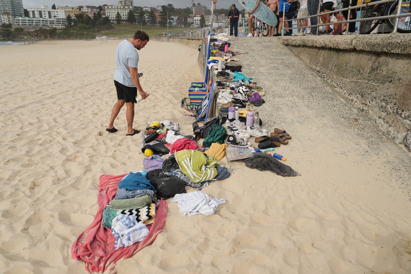 Father and son gunmen kill at least 15 people in attack on Hanukkah event at Sydney's Bondi Beach | iNFOnews.ca Father and son gunmen kill at least 15 people in attack on Hanukkah event at Sydney's Bondi Beach | iNFOnews.ca