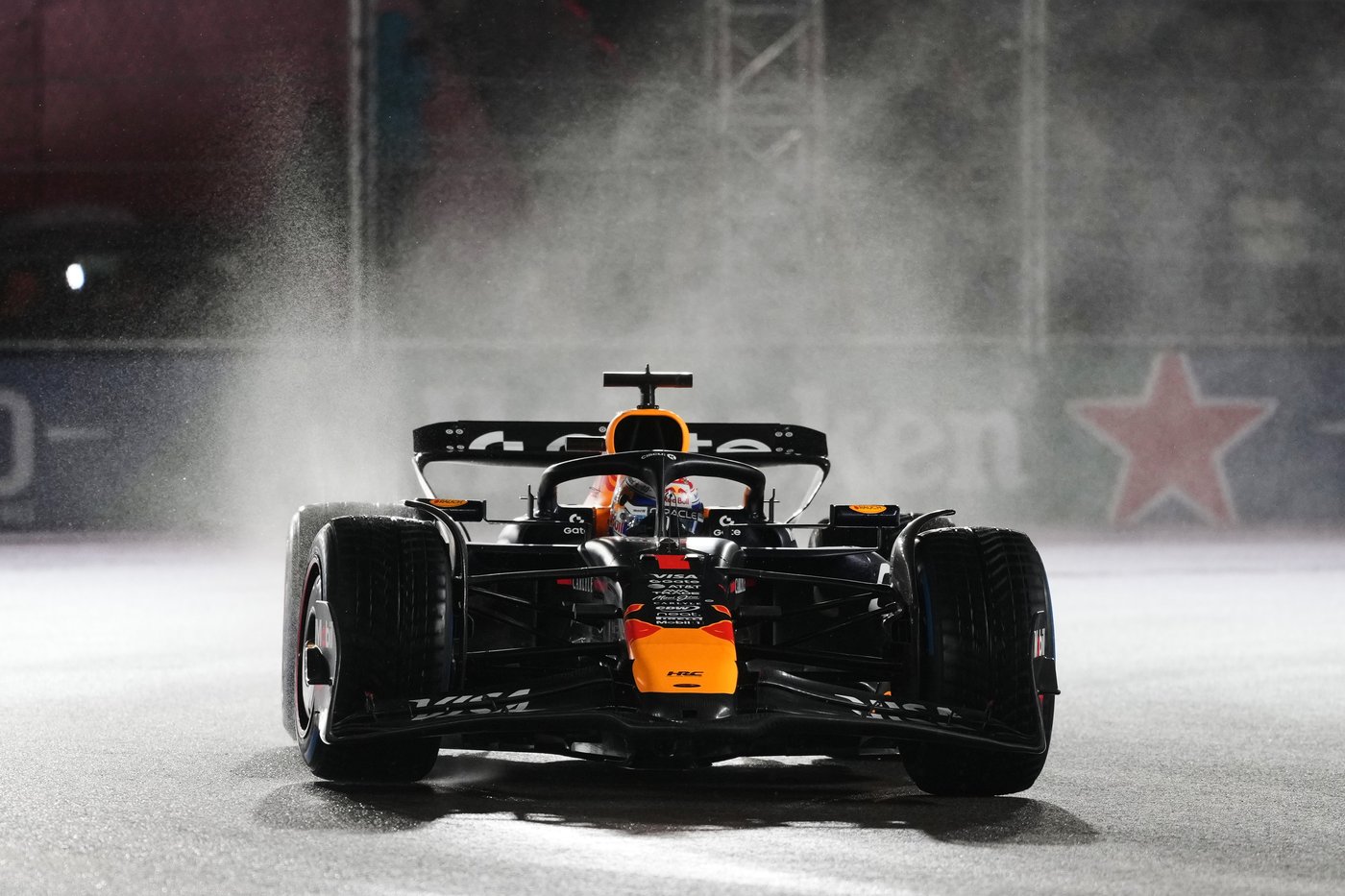 Lando Norris takes pole in rainy Las Vegas qualifying, Verstappen bumped to second | iNFOnews.ca