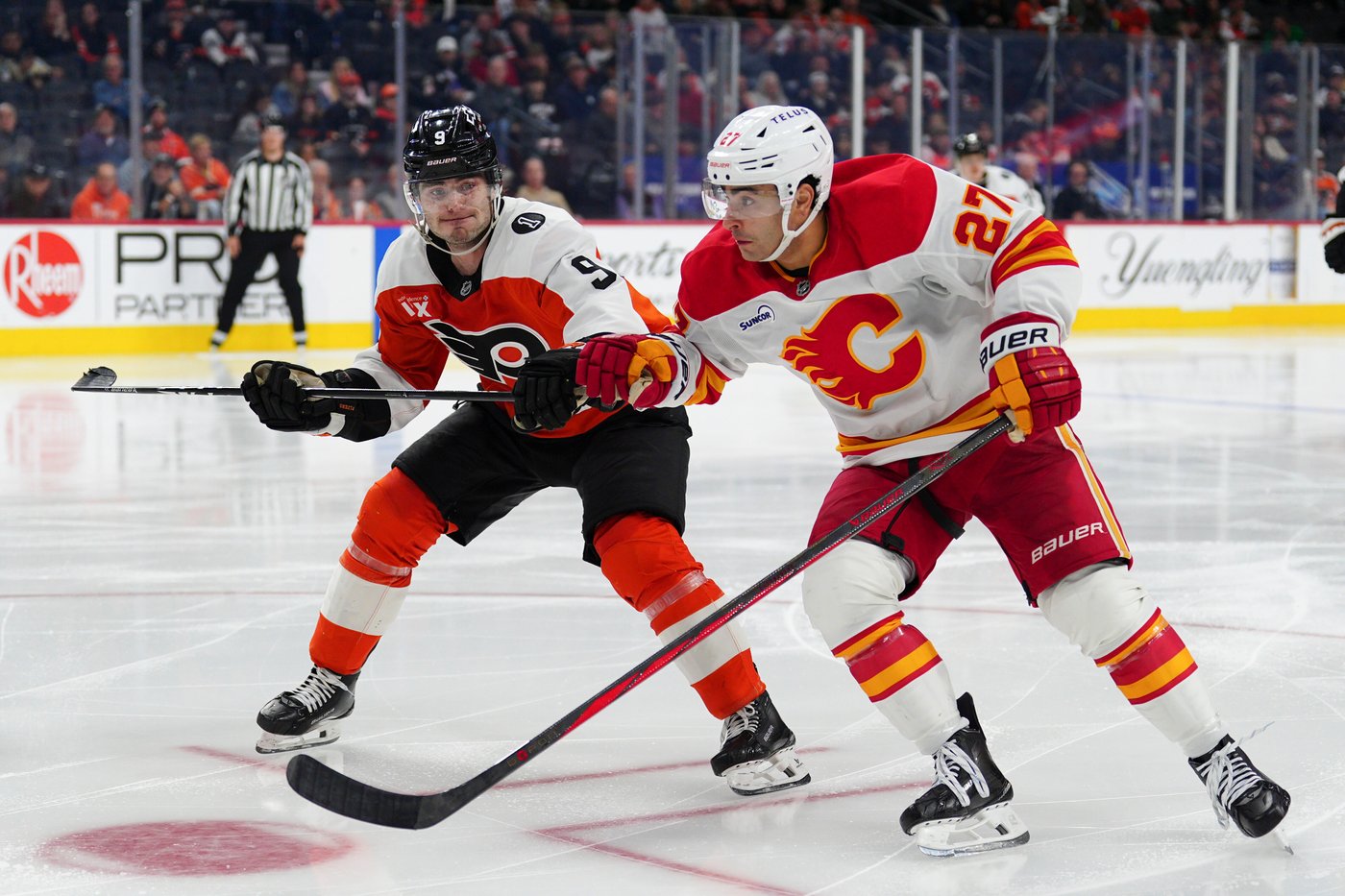 Huberdeau scores twice to lift Flames over Flyers 2-1 | iNFOnews.ca
