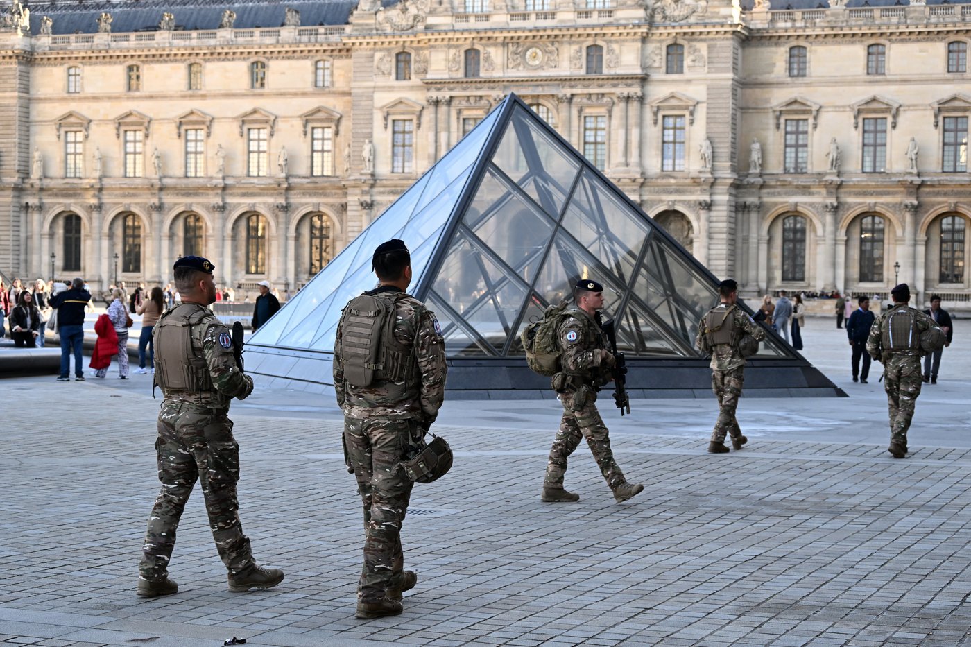 French minister vows Louvre anti-intrusion devices after post-heist report finds security lapses | iNFOnews.ca French minister vows Louvre anti-intrusion devices after post-heist report finds security lapses | iNFOnews.ca