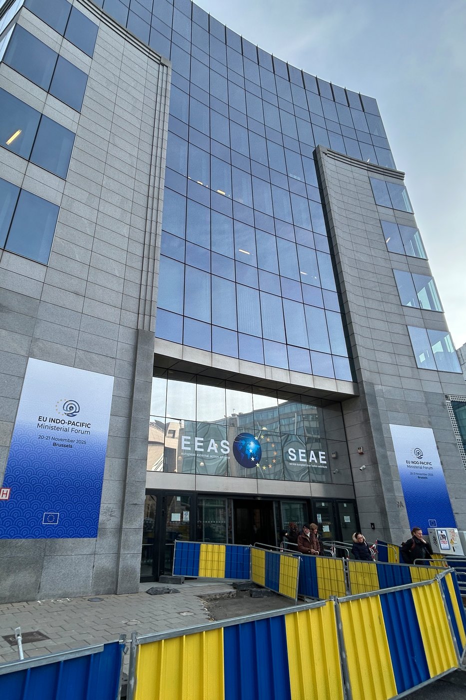 Belgian police arrest 3 after raids EU diplomatic offices and college in fraud investigation | iNFOnews.ca