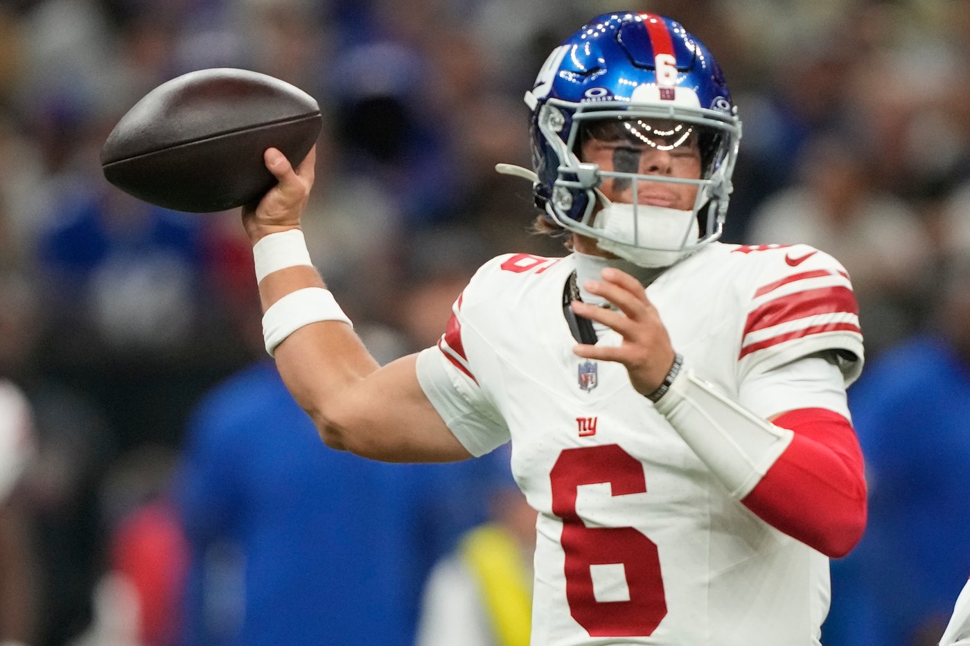 Giants rookie QB Jaxson Dart shrugs off his hamstring injury and says he'll play vs. the Eagles | iNFOnews.ca