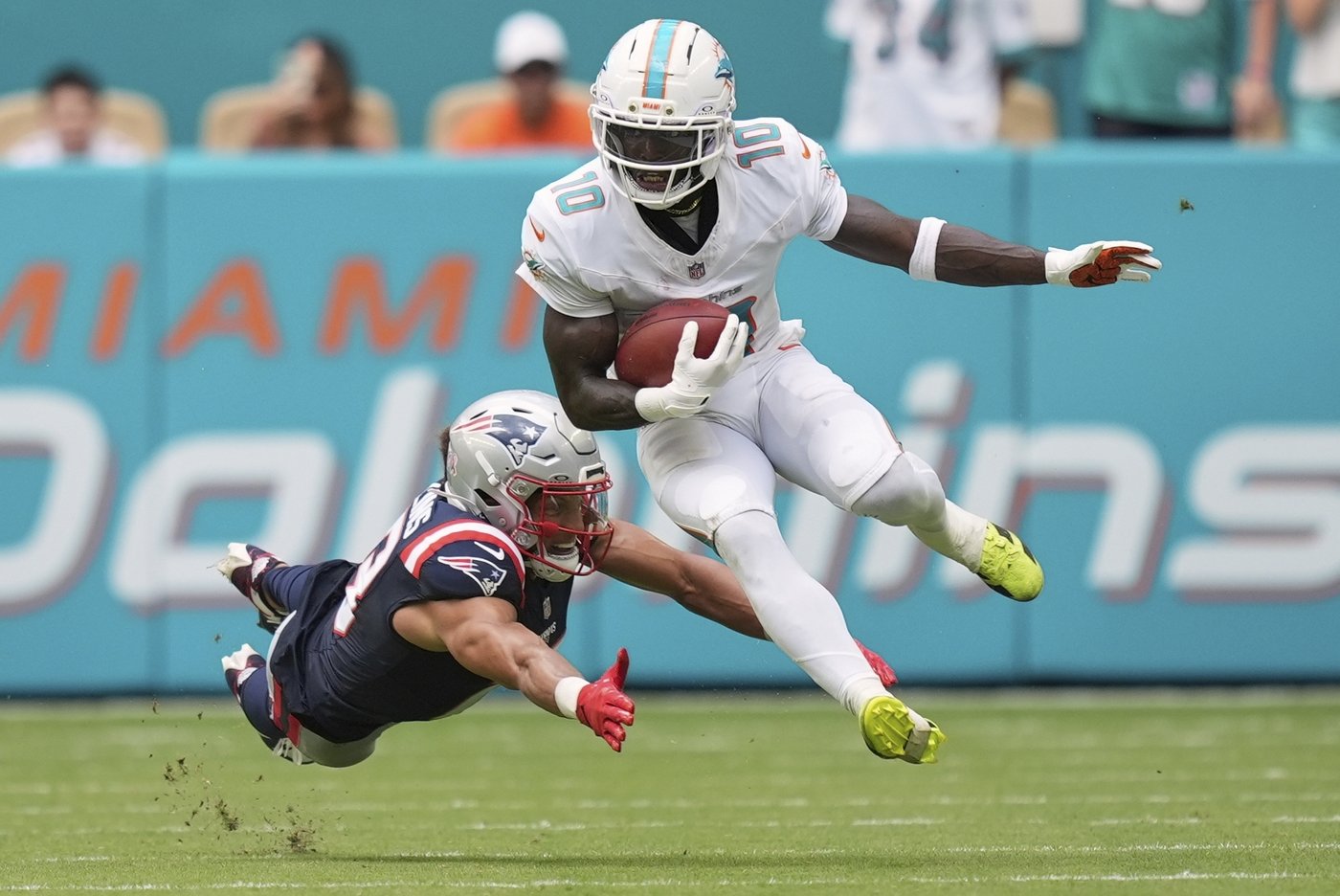 Maye accounts for 3 TDs and Patriots top Dolphins 33-27 for Vrabel's 1st win as New England coach | iNFOnews.ca Maye accounts for 3 TDs and Patriots top Dolphins 33-27 for Vrabel's 1st win as New England coach | iNFOnews.ca