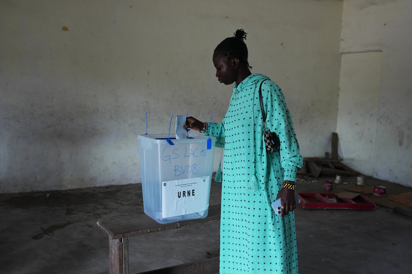 Ivory Coast votes as Ouattara seeks a fourth term with key rivals sidelined | iNFOnews.ca Ivory Coast votes as Ouattara seeks a fourth term with key rivals sidelined | iNFOnews.ca