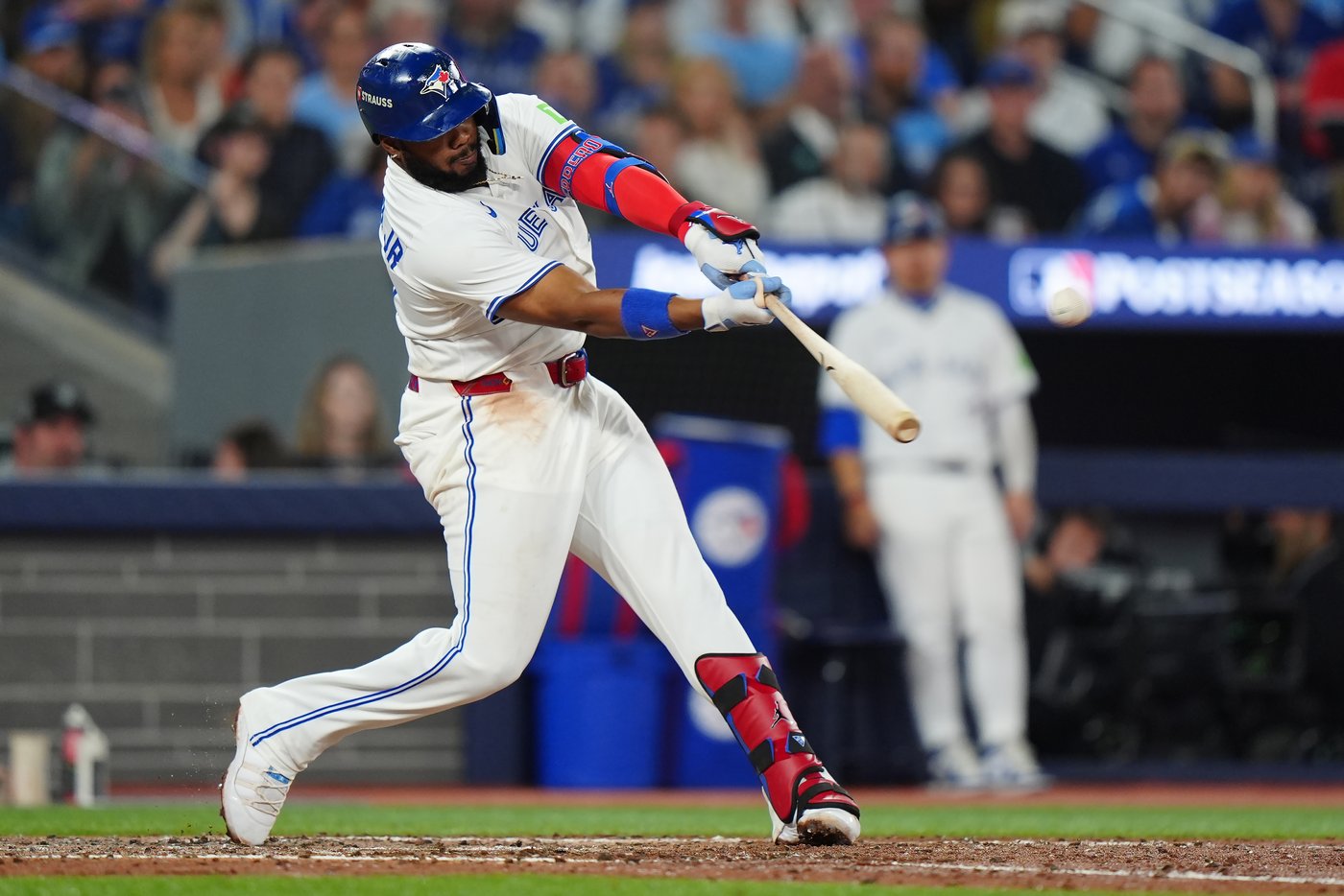 Photo Gallery: Blue Jays force Game 7 in ALCS with 6-2 win | iNFOnews.ca
