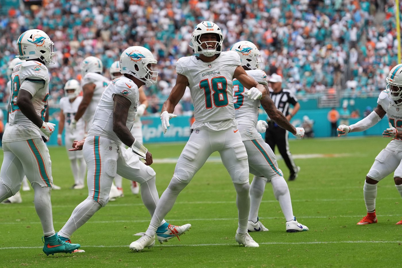Miami fans boo as another last-minute loss leaves Dolphins reeling, and nobody is happy | iNFOnews.ca