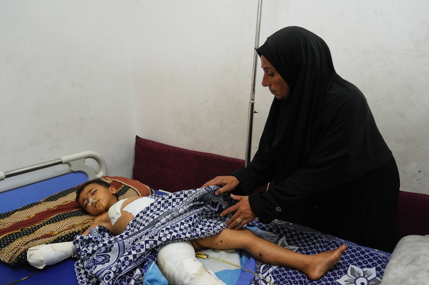 A bomb in Gaza's rubble wounds twins who thought it was a toy | iNFOnews.ca A bomb in Gaza's rubble wounds twins who thought it was a toy | iNFOnews.ca