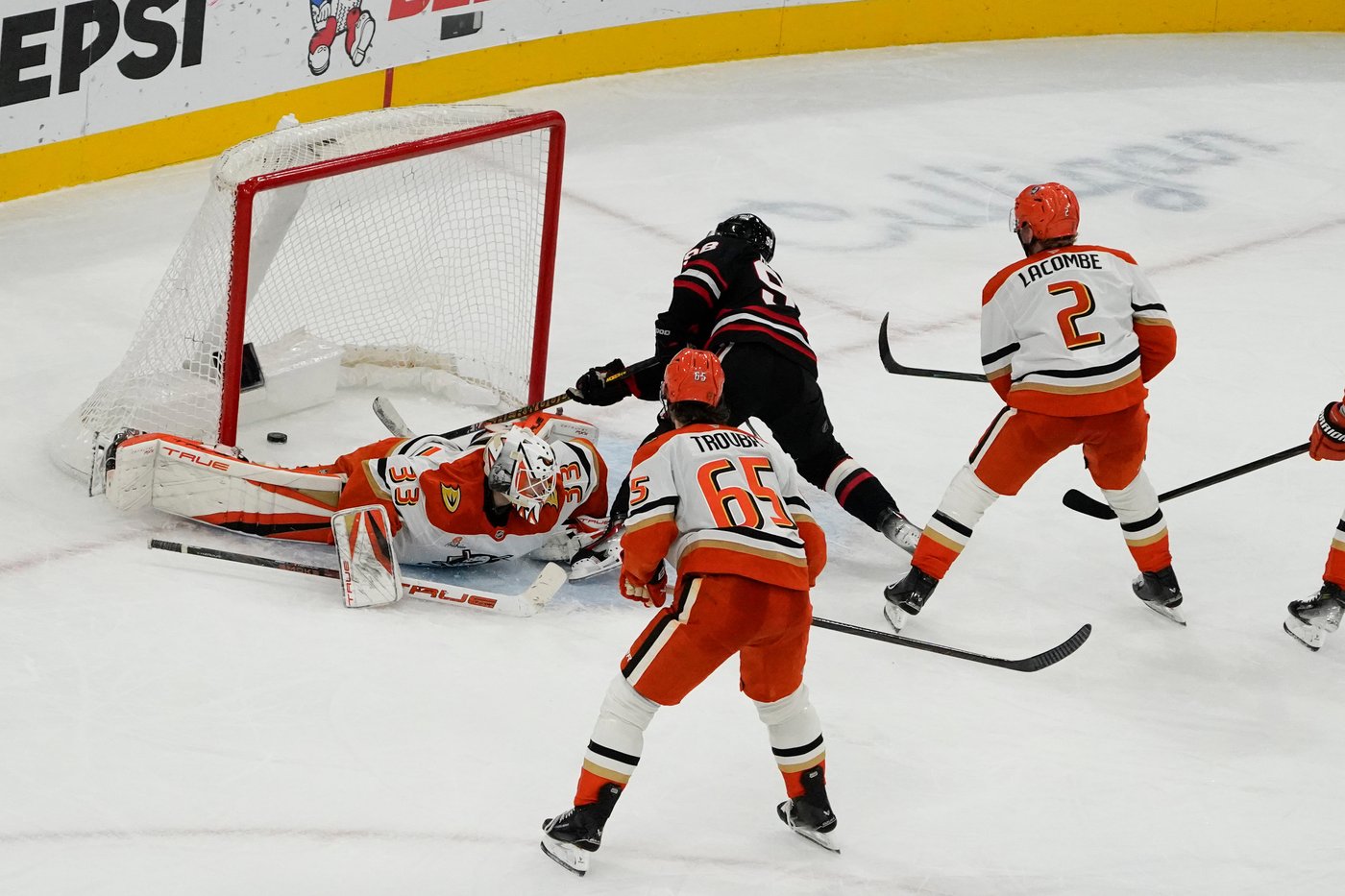 Connor Bedard sparks Blackhawks' comeback win | iNFOnews.ca