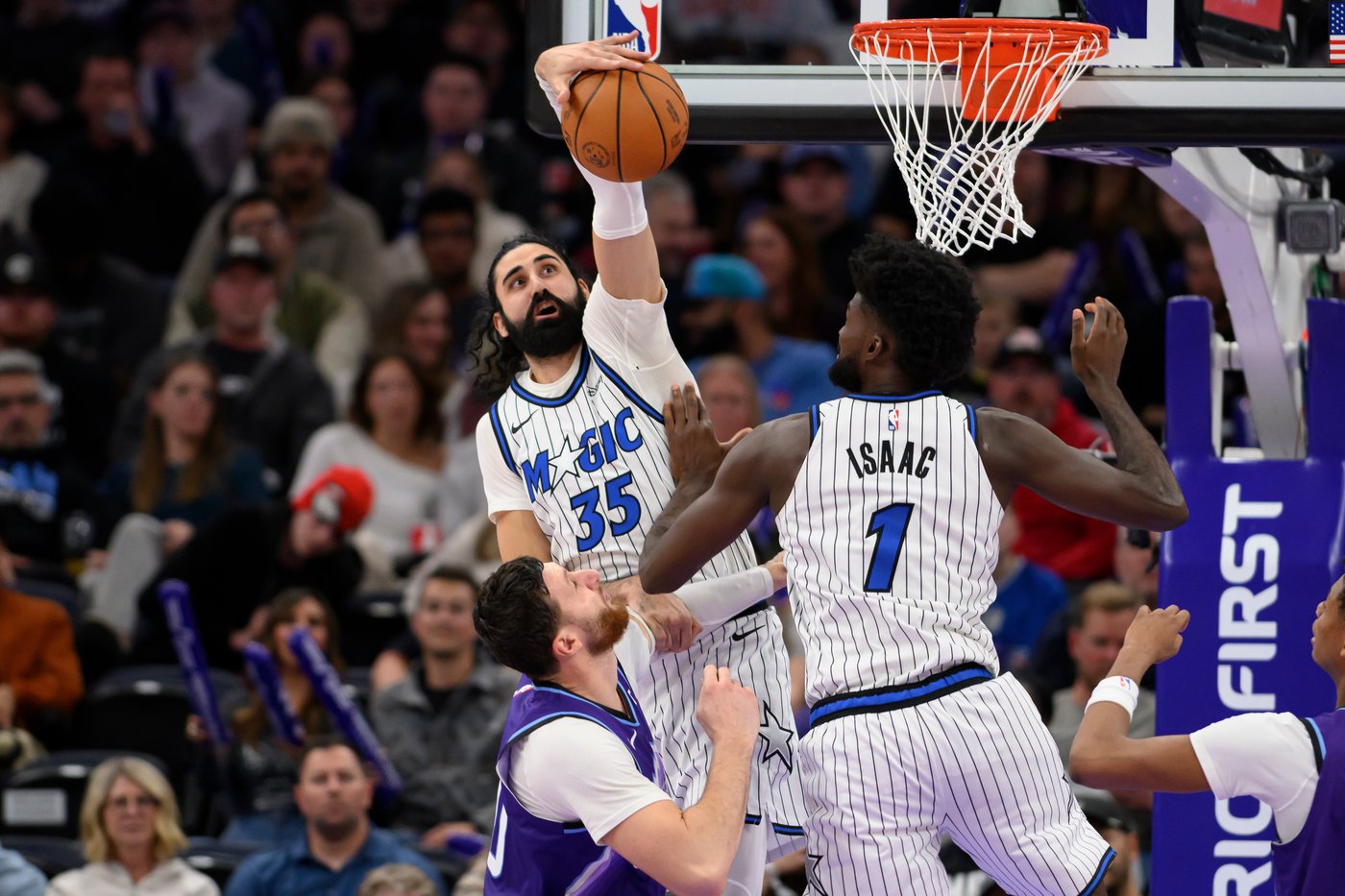 Desmond Bane scores 32 points, including winning layup, to lead Magic past Jazz in OT | iNFOnews.ca