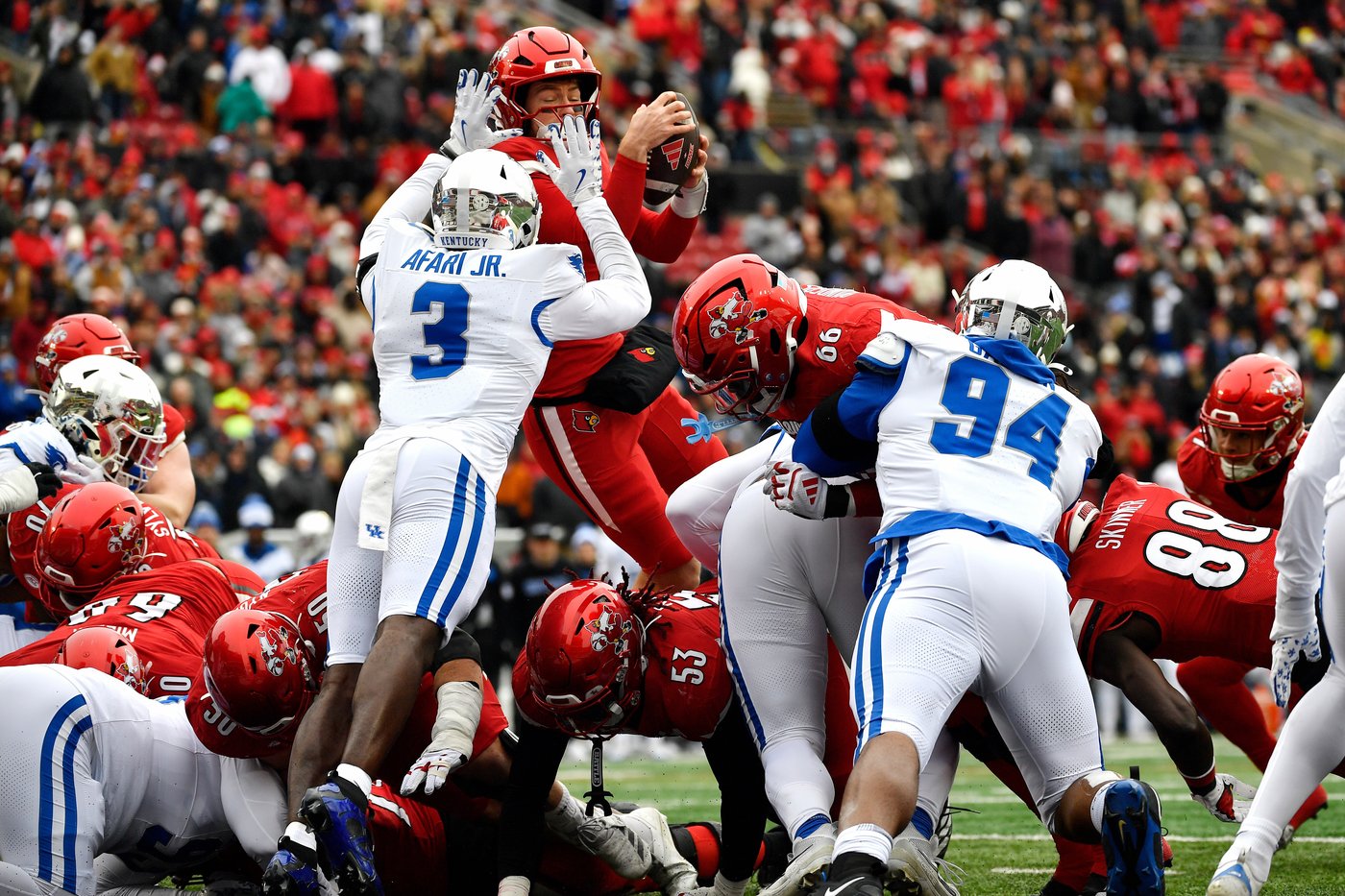 New faces for Louisville run Kentucky into the ground in 41-0 blowout | iNFOnews.ca
