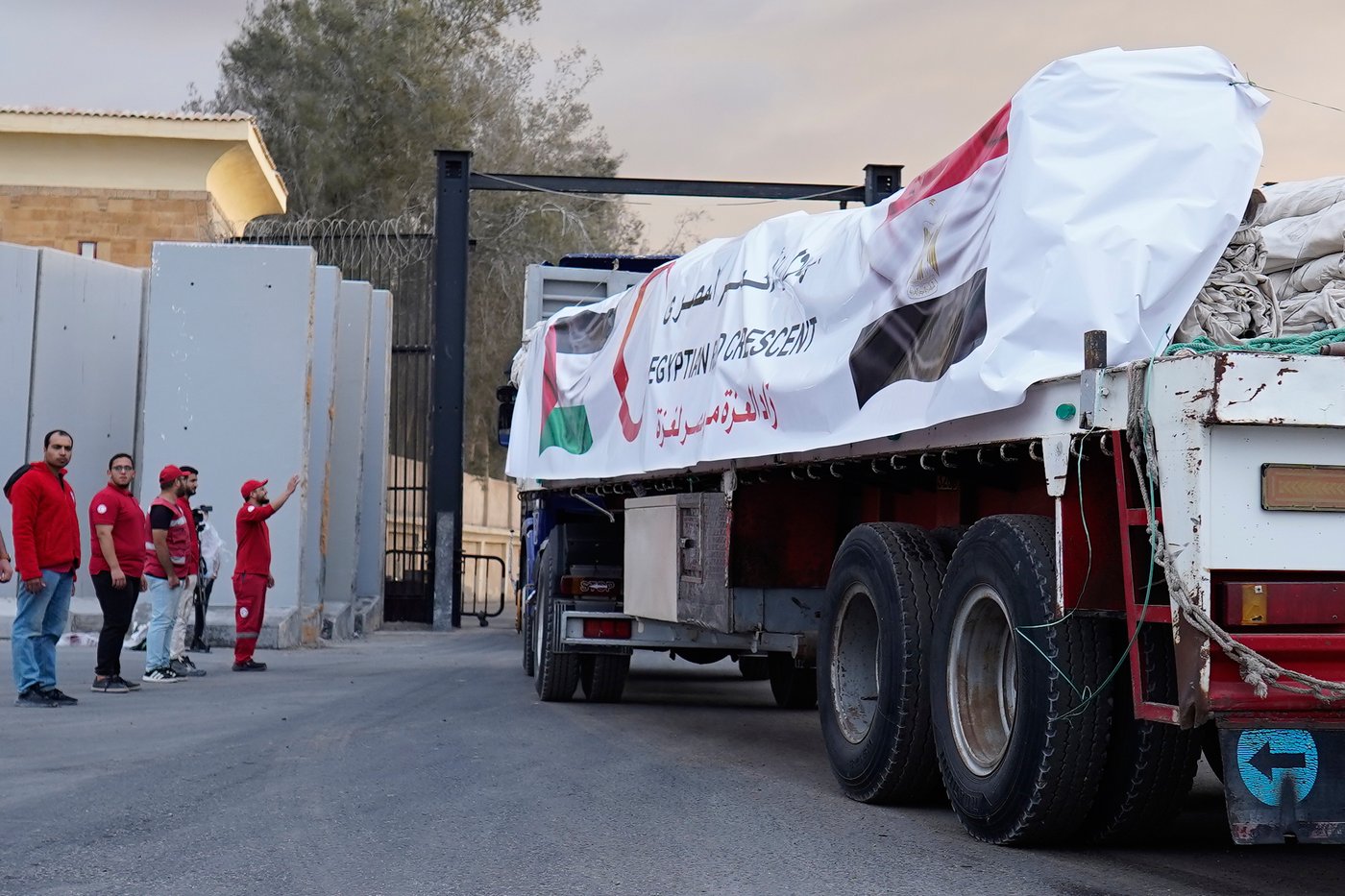 Preparations begin to ramp up aid in Gaza as ceasefire brings hope for end to 2-year war | iNFOnews.ca