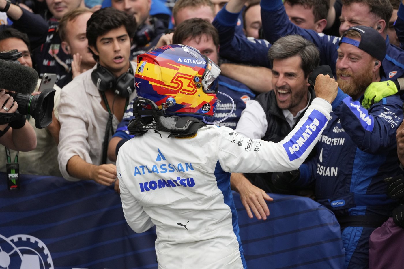 Max Verstappen wins F1's Azerbaijan GP after Oscar Piastri crashes on lap 1 | iNFOnews.ca Max Verstappen wins F1's Azerbaijan GP after Oscar Piastri crashes on lap 1 | iNFOnews.ca