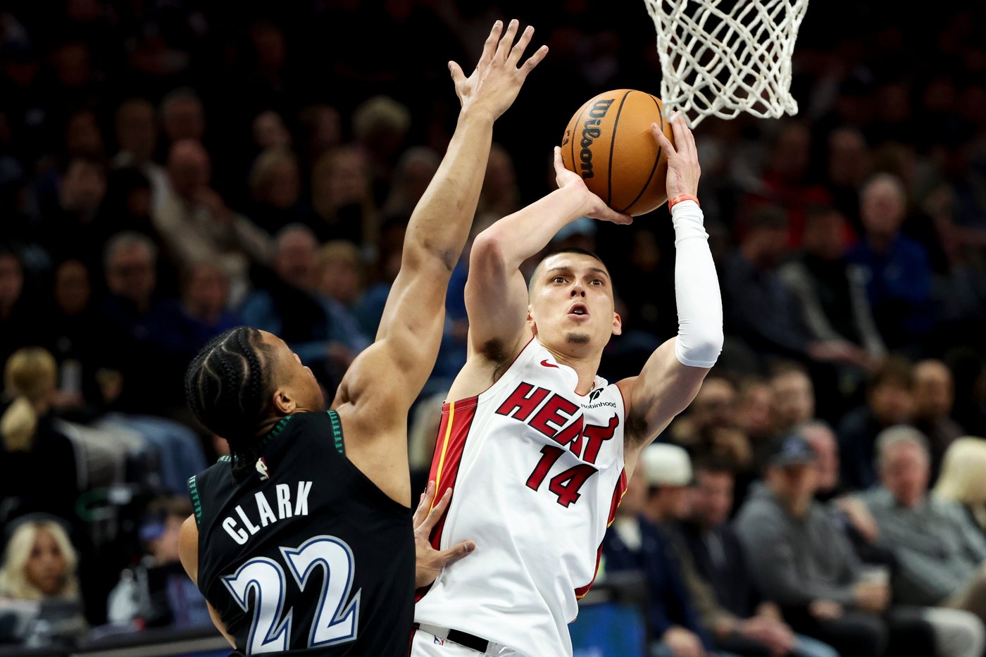 Edwards has 26 points to help Wolves beat Heat 122-94 | iNFOnews.ca