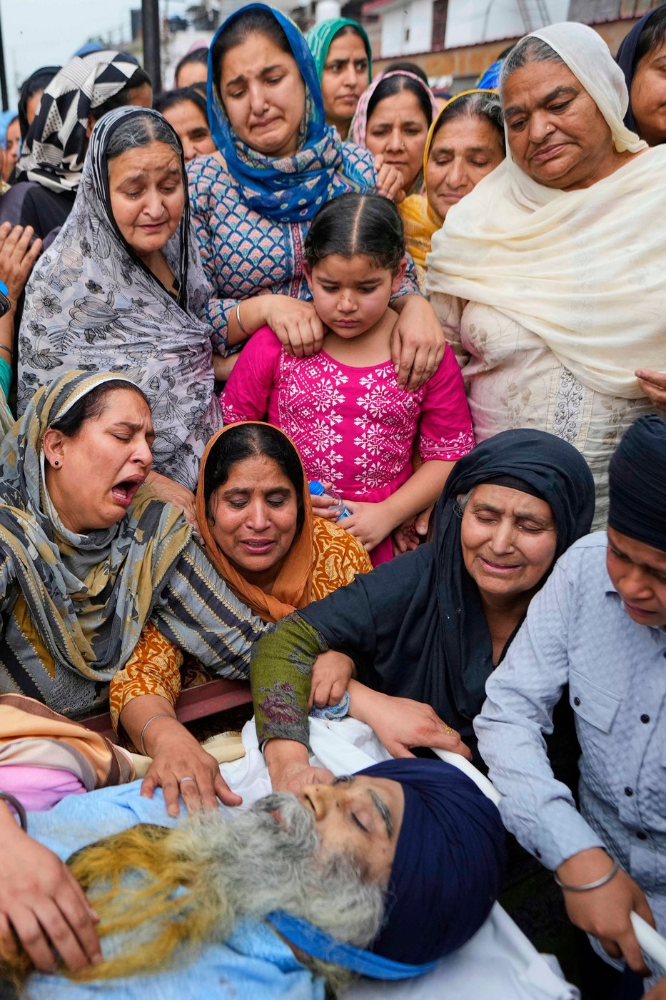 See the world in vertical: Top photos by AP's photojournalists in 2025 | iNFOnews.ca