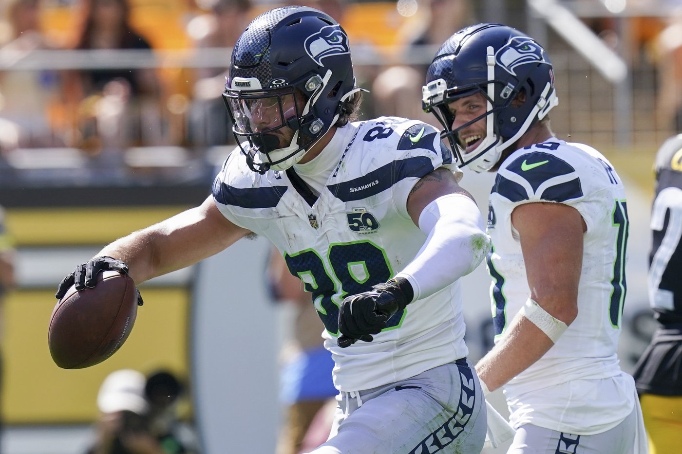 Seahawks' George Holani turns the Steelers' blunder on a kickoff into a TD as Seattle wins 31-17 | iNFOnews.ca