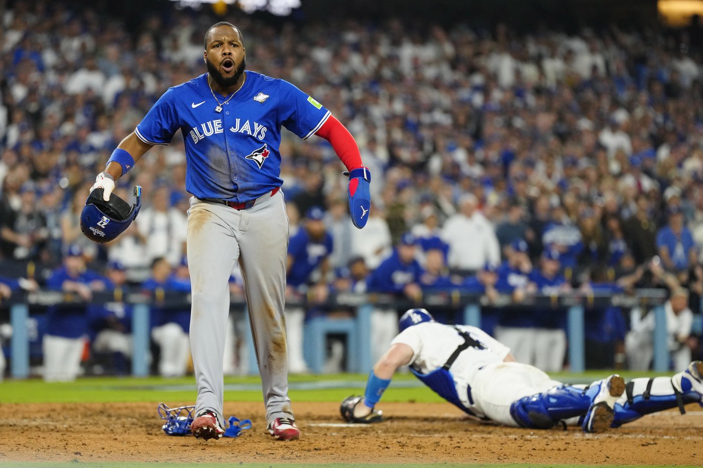 Photo Gallery: Dodgers outlast Jays 6-5 in 18-inning marathon World Series Game 3 | iNFOnews.ca
