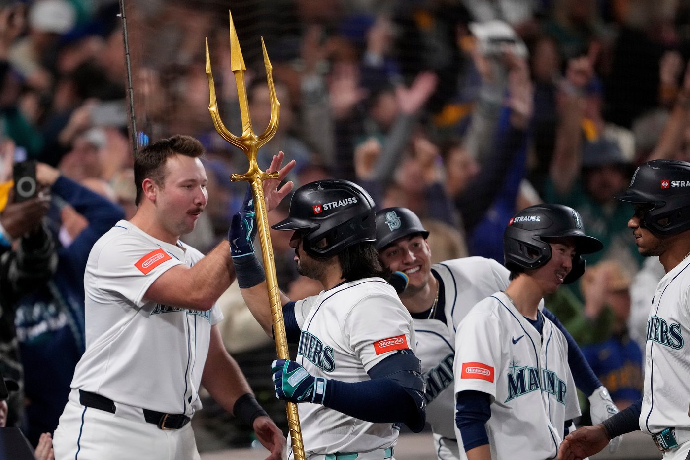 Mariners a win from first World Series, beat Blue Jays behind Suárez's grand slam for 3-2 ALCS lead | iNFOnews.ca Mariners a win from first World Series, beat Blue Jays behind Suárez's grand slam for 3-2 ALCS lead | iNFOnews.ca