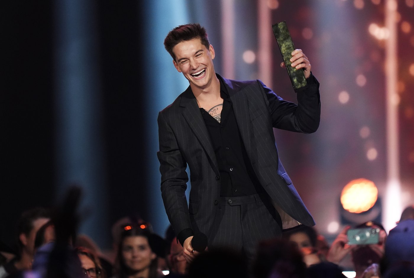Josh Ross, Cameron Whitcomb win big at 2025 Canadian Country Music Awards | iNFOnews.ca