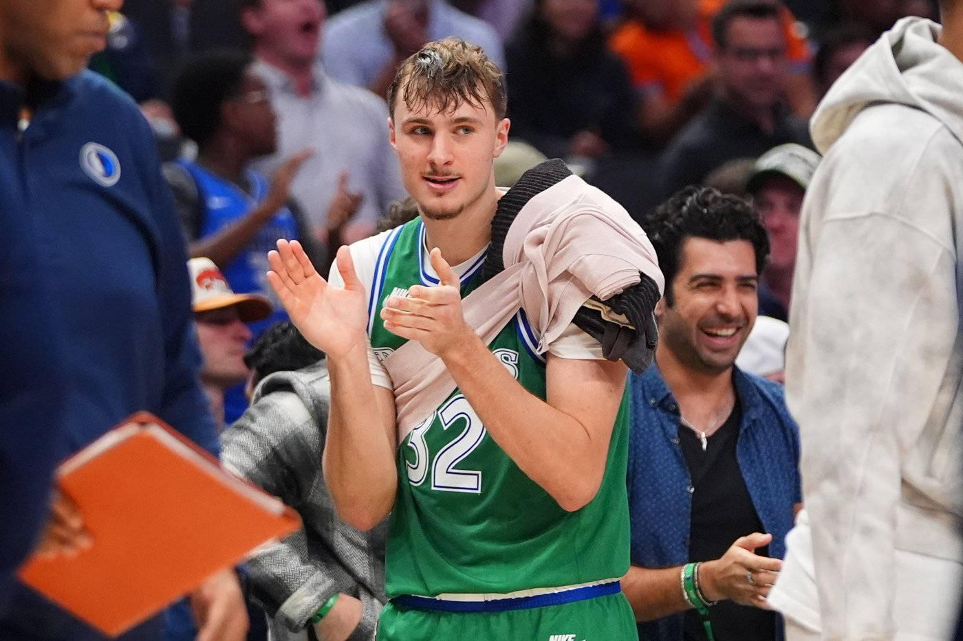 Thunder withstand furious Mavericks rally to win 101-94, improving to 4-0 | iNFOnews.ca Thunder withstand furious Mavericks rally to win 101-94, improving to 4-0 | iNFOnews.ca