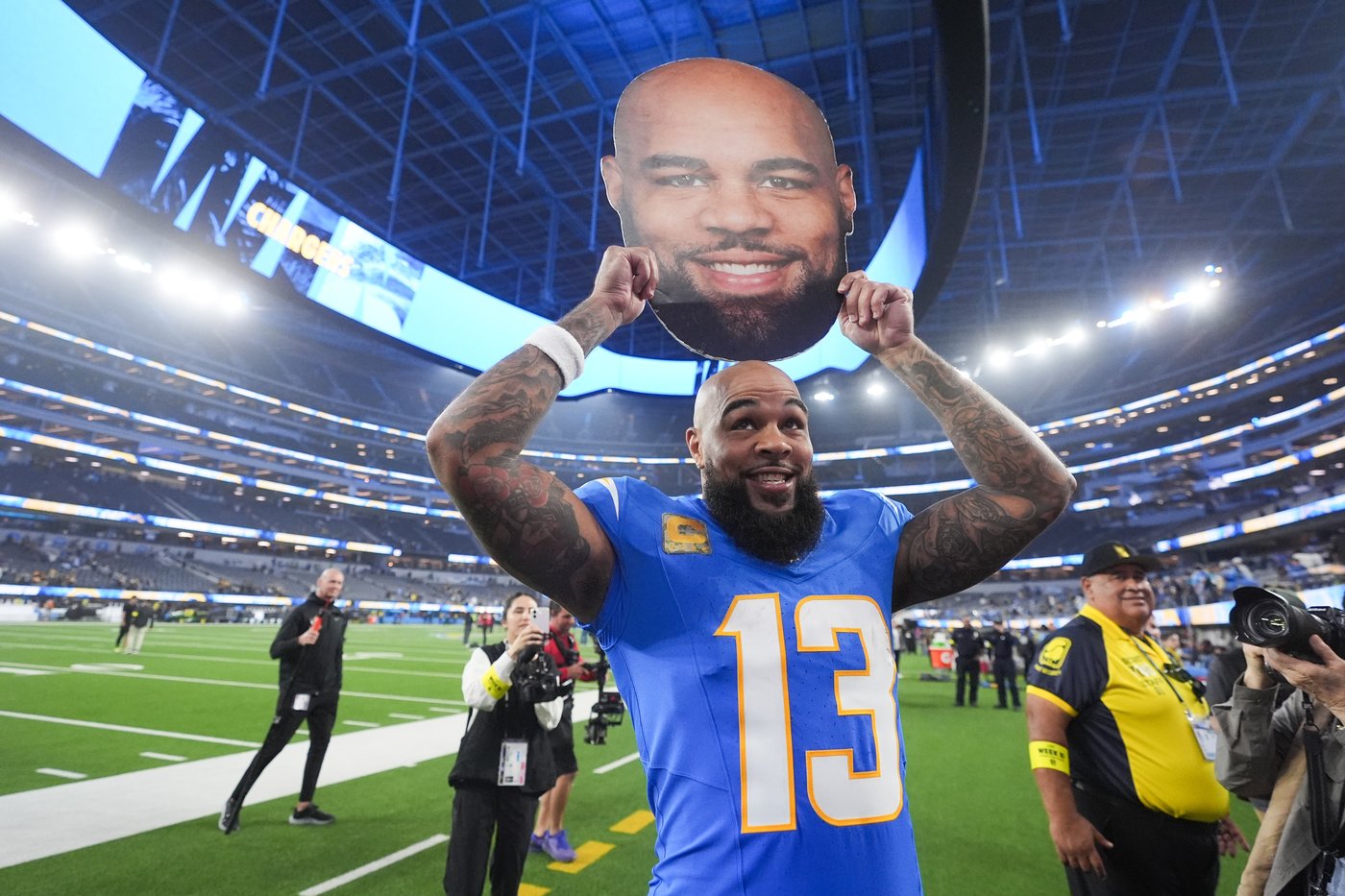 Keenan Allen's 'genius' play call helps him make Chargers history | iNFOnews.ca