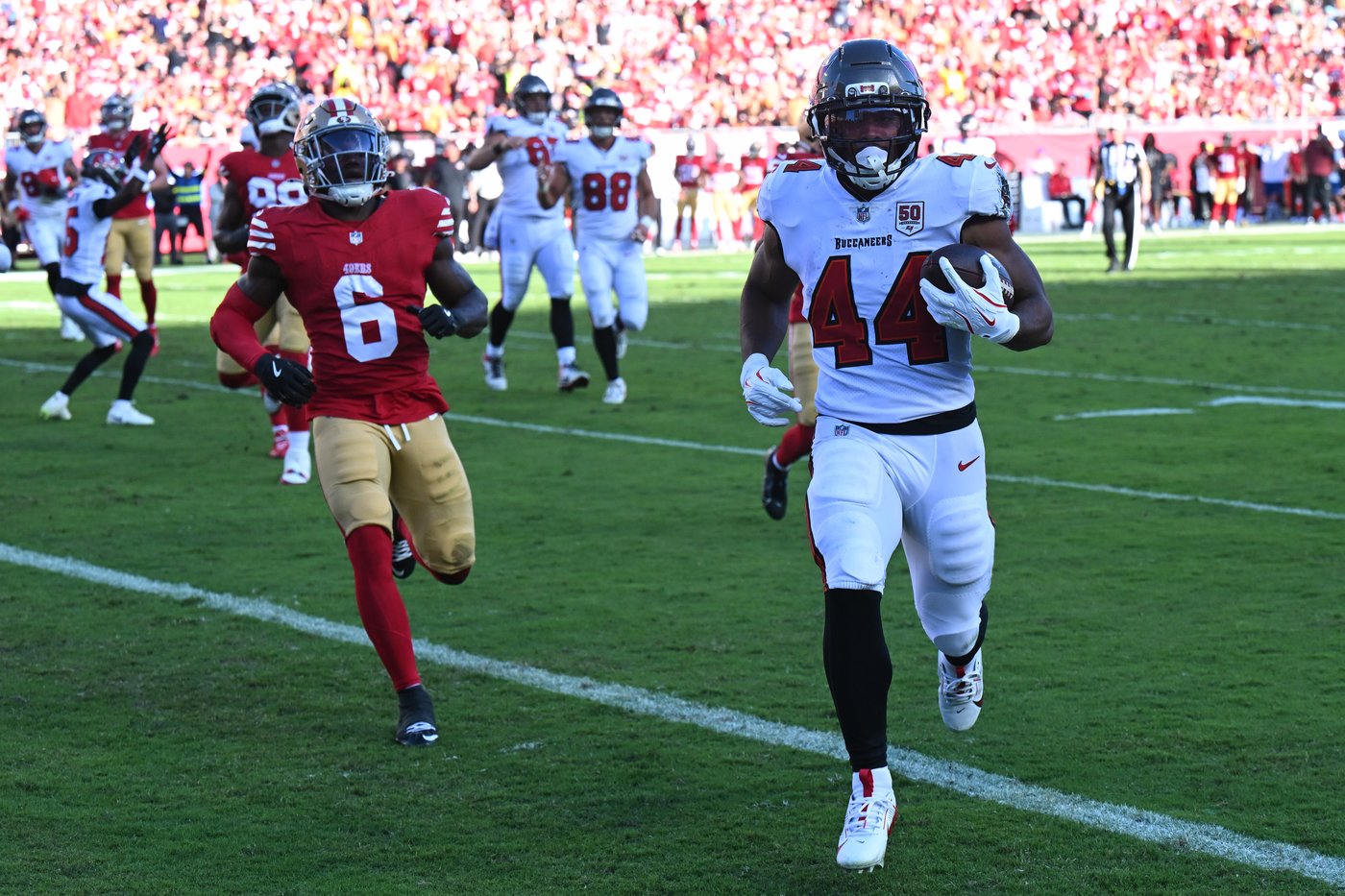 Baker Mayfield tosses 2 touchdown passes and the Buccaneers beat the 49ers 30-19 | iNFOnews.ca