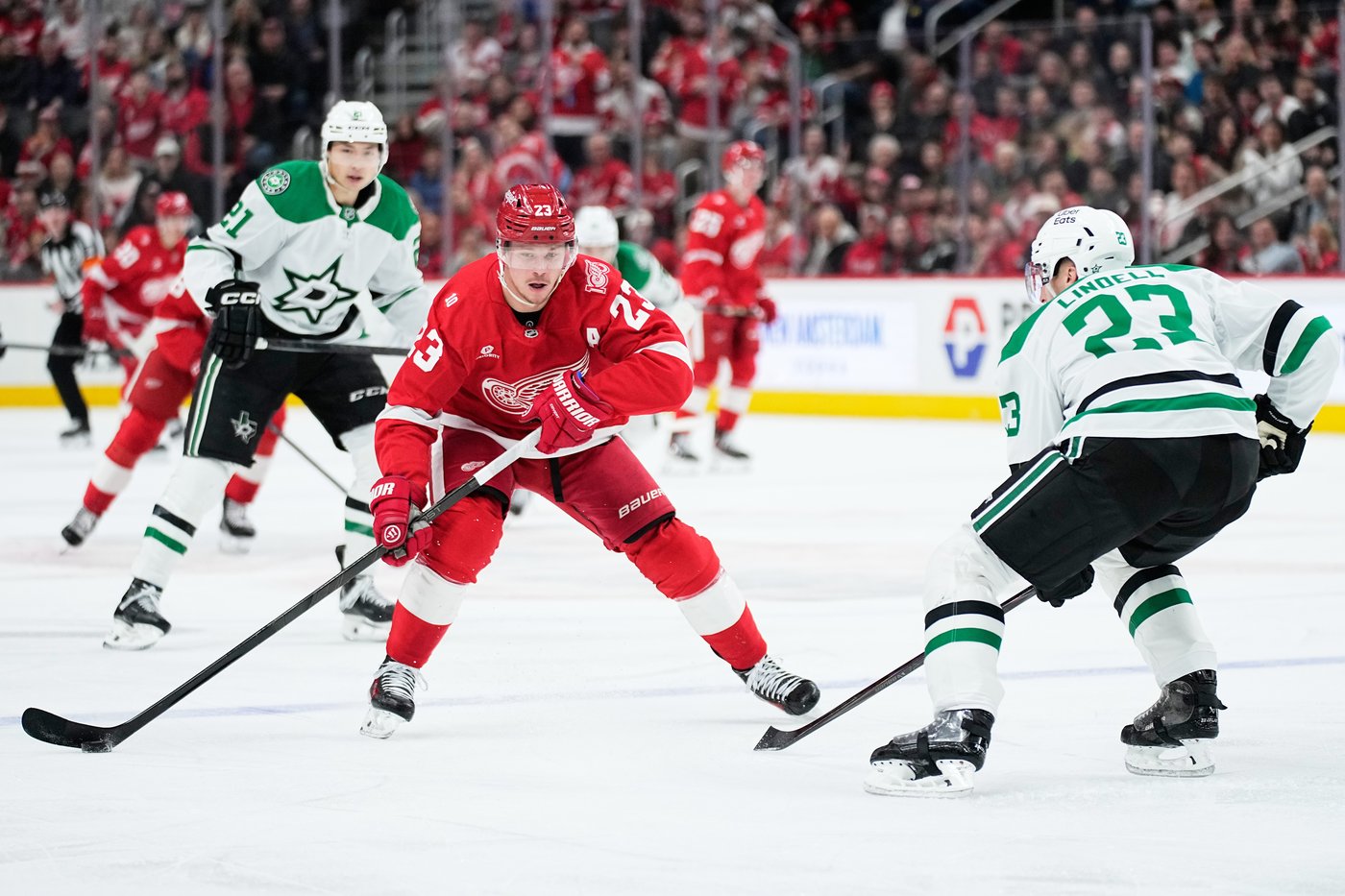 Larkin gets tying goal late in 3rd and winner in OT as Red Wings beat Stars 4-3 for 3rd straight win | iNFOnews.ca Larkin gets tying goal late in 3rd and winner in OT as Red Wings beat Stars 4-3 for 3rd straight win | iNFOnews.ca