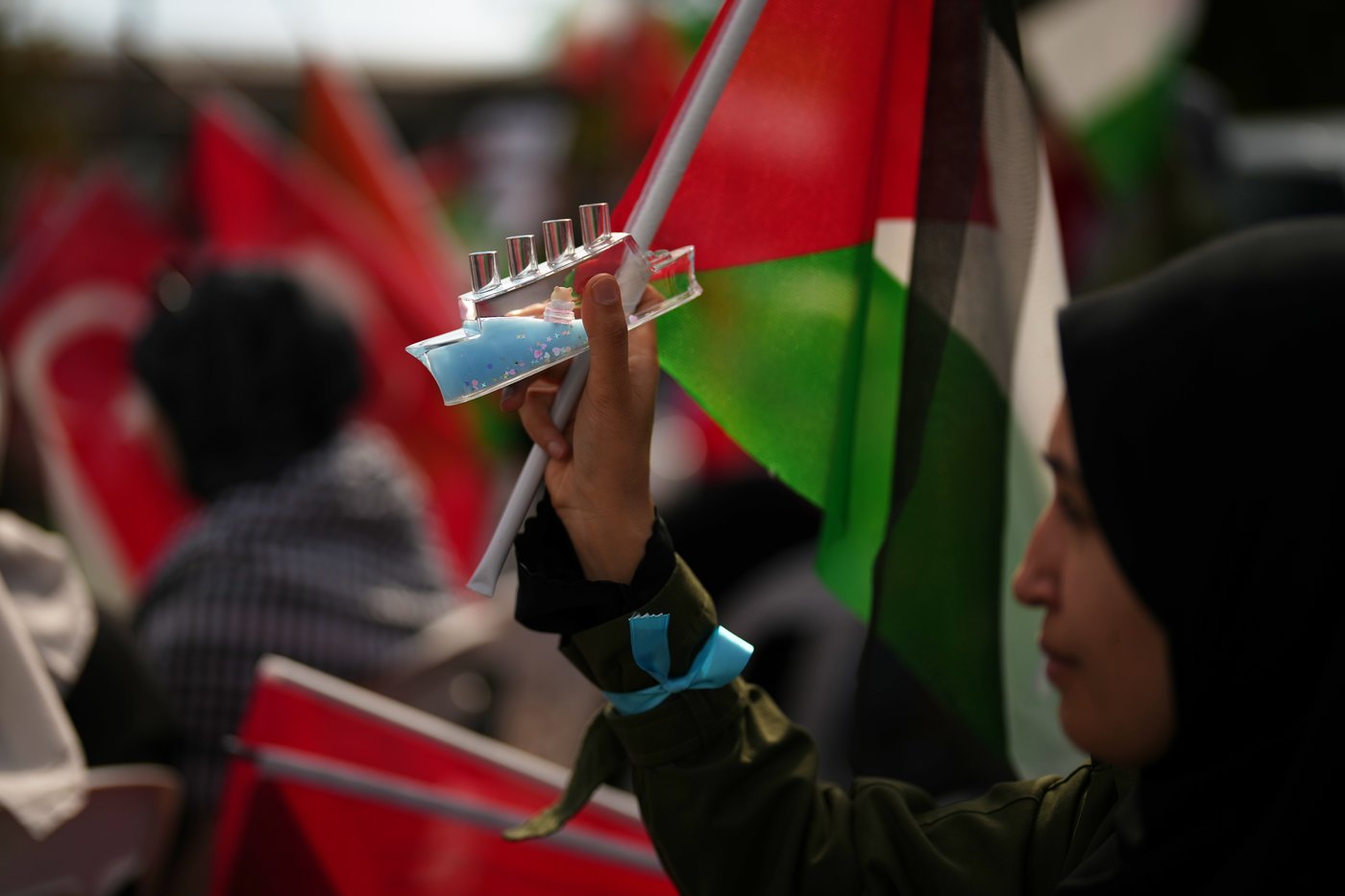Photos show widespread protests after Israeli forces intercept Gaza-bound flotilla | iNFOnews.ca