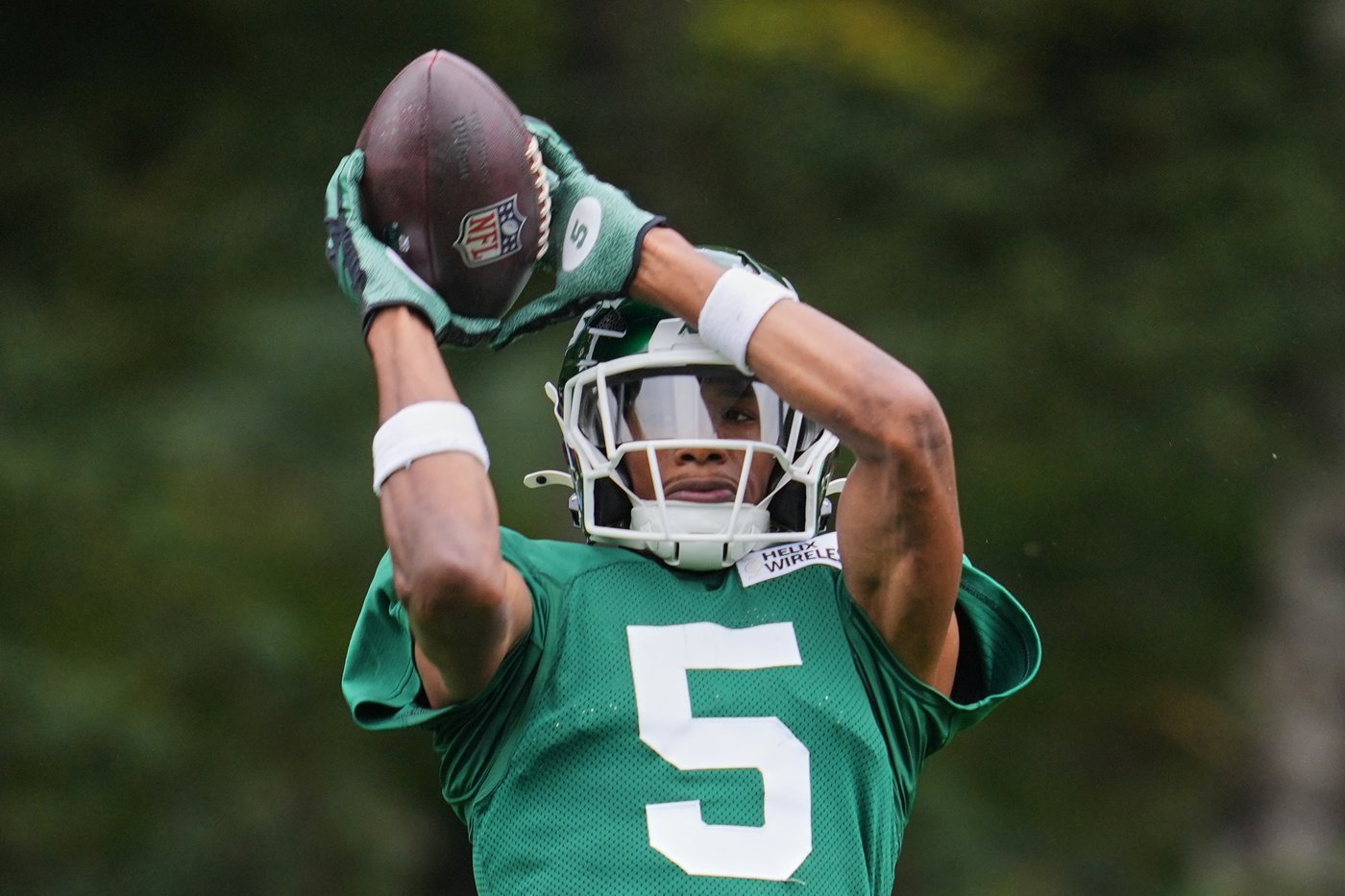 Jets' Garrett Wilson sits out practice with knee injury, status for Sunday vs. Panthers uncertain | iNFOnews.ca Jets' Garrett Wilson sits out practice with knee injury, status for Sunday vs. Panthers uncertain | iNFOnews.ca