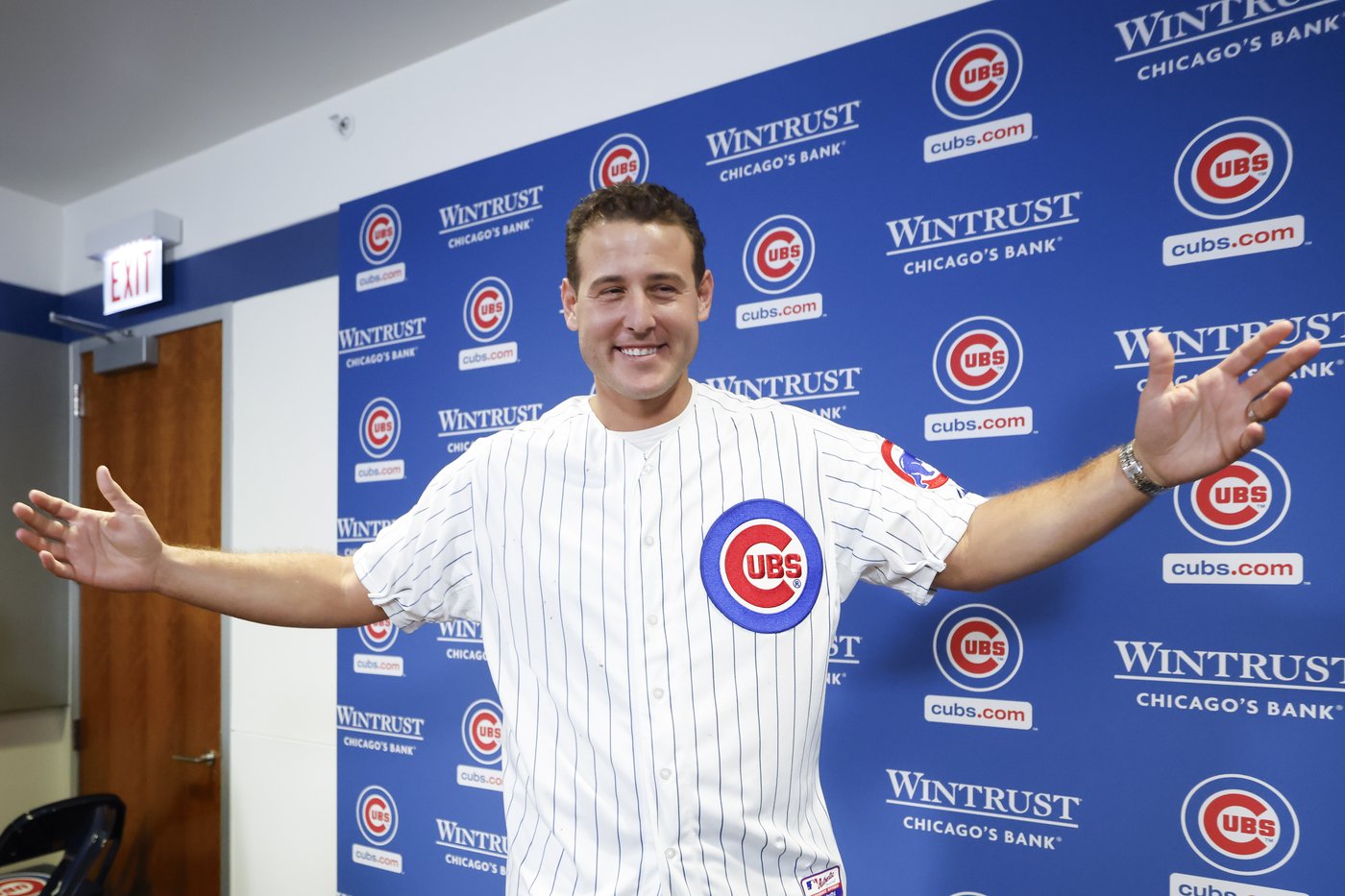 Anthony Rizzo retires with the Chicago Cubs, nearly catches home run in Wrigley bleachers | iNFOnews.ca