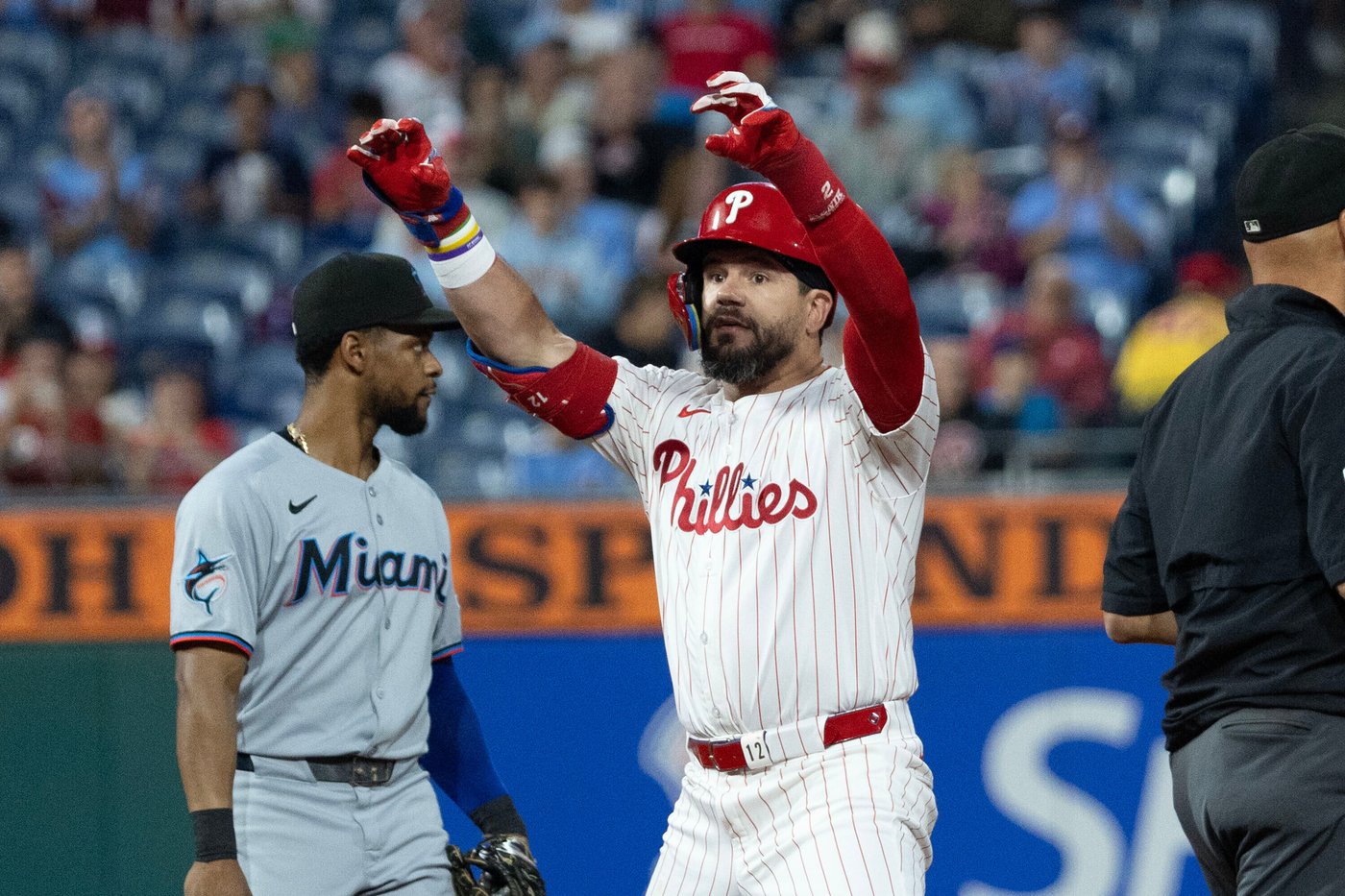 Phillies wrap up a 1st-round bye, hitting a team-record 8 homers to rout the Marlins | iNFOnews.ca