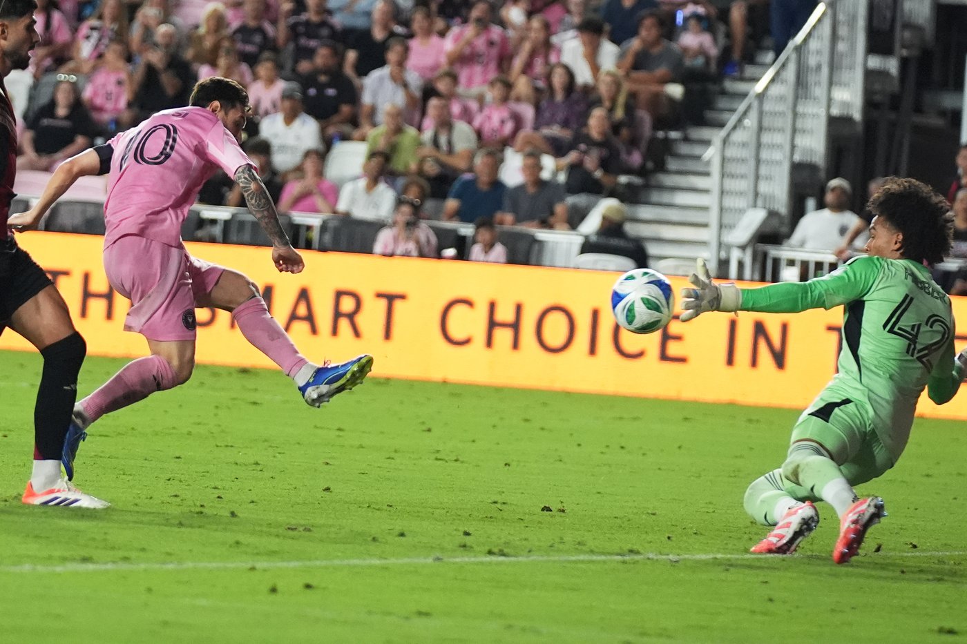 Lionel Messi scores twice, adds assist in Inter Miami's 4-0 victory over Atlanta United | iNFOnews.ca