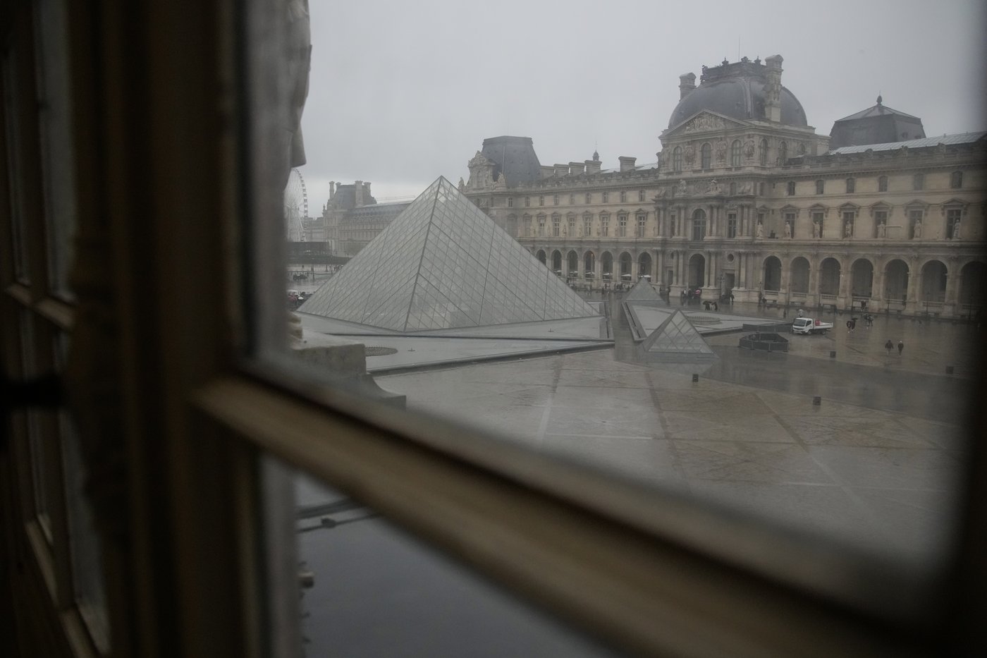 Louvre boosts security with 100 cameras and other measures after crown jewels heist | iNFOnews.ca Louvre boosts security with 100 cameras and other measures after crown jewels heist | iNFOnews.ca