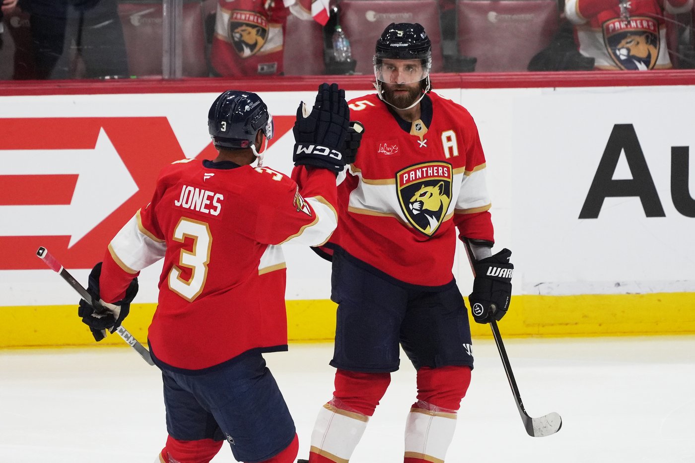 Panthers beat Senators to remain unbeaten, roll to 6-2 victory for 3-0-0 start | iNFOnews.ca