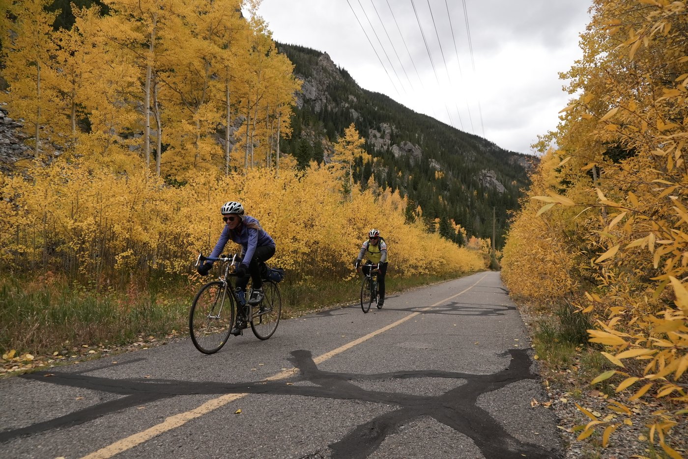 Leaf-peeping season hampered by drought: Fall foliage dropping sooner, showing less color | iNFOnews.ca Leaf-peeping season hampered by drought: Fall foliage dropping sooner, showing less color | iNFOnews.ca