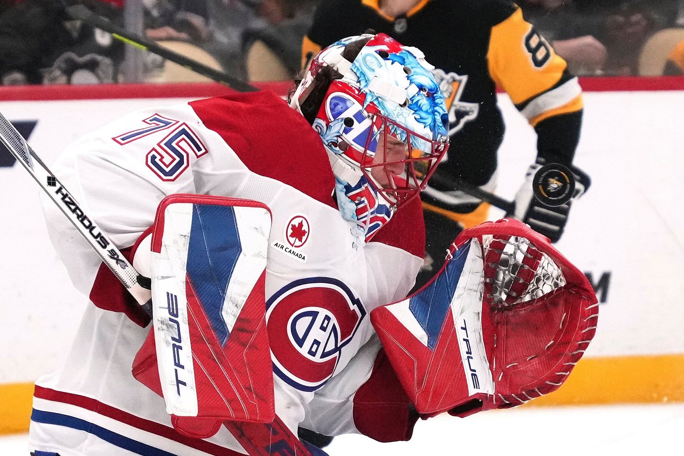 Crosby breaks Lemieux's scoring record, Penguins beat Canadiens 4-3 in shootout | iNFOnews.ca