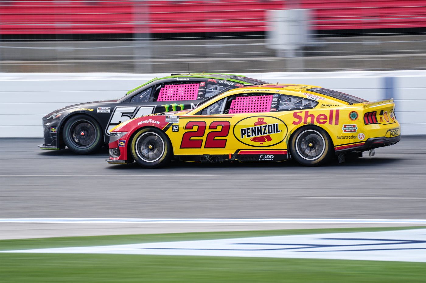 Joey Logano clinches final playoff spot in dramatic Charlotte finish | iNFOnews.ca