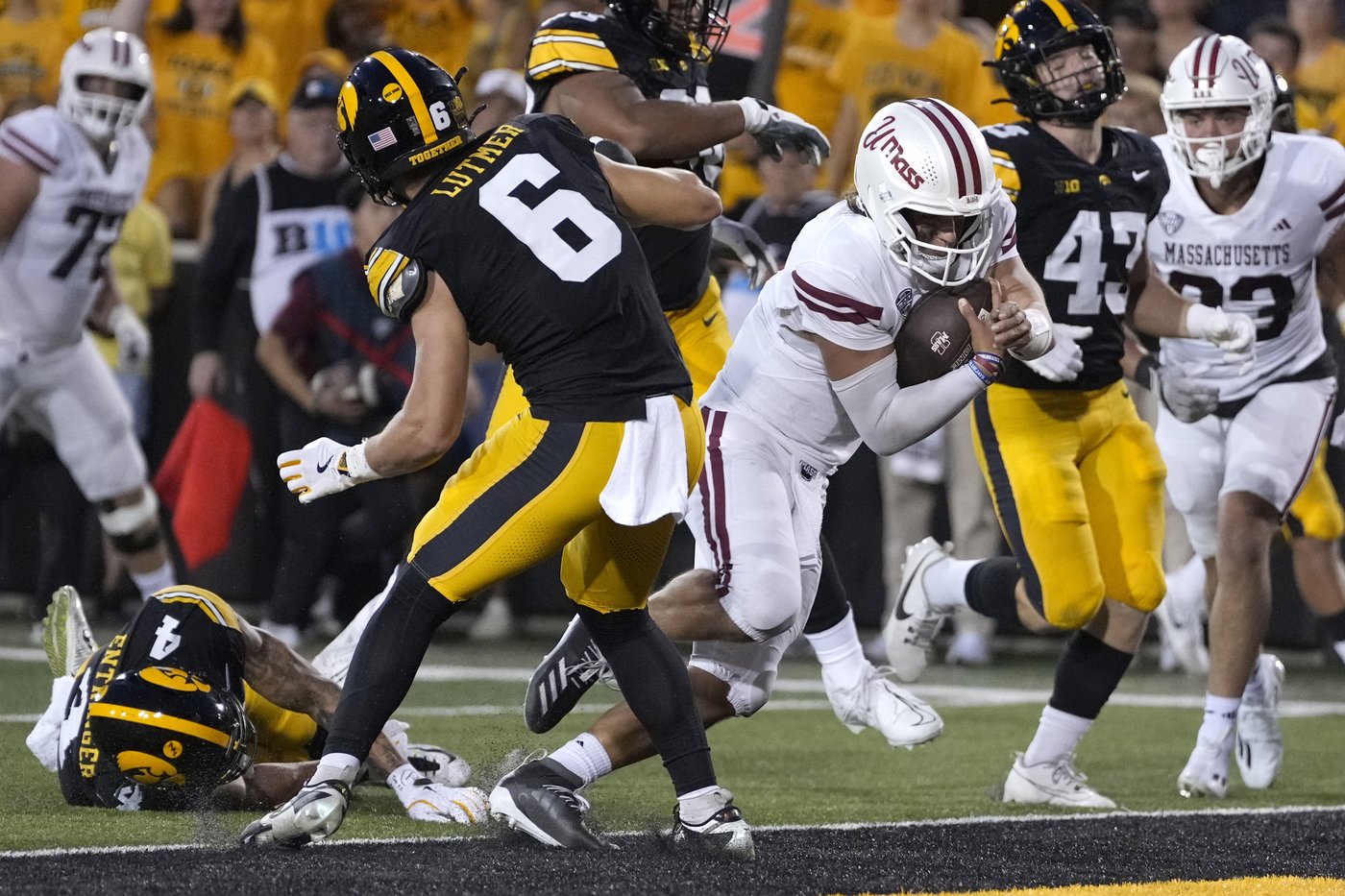 Iowa's Kirk Ferentz becomes Big Ten's winningest coach as Hawkeyes beat Massachusetts, 47-7 | iNFOnews.ca