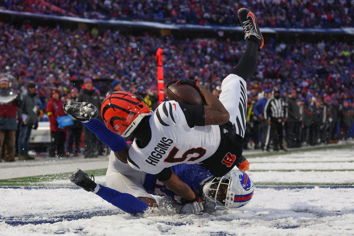 Bengals' playoff hopes need a miracle after uncharacteristic error by Burrow and porous defense | iNFOnews.ca