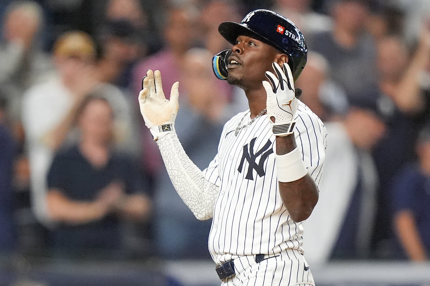 Photo Gallery: Yankees beat Blue Jays 9-6 in Game 3 | iNFOnews.ca