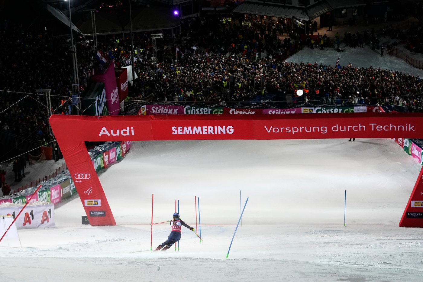 Mikaela Shiffrin keeps World Cup slalom streak going but slams course conditions in night race | iNFOnews.ca Mikaela Shiffrin keeps World Cup slalom streak going but slams course conditions in night race | iNFOnews.ca