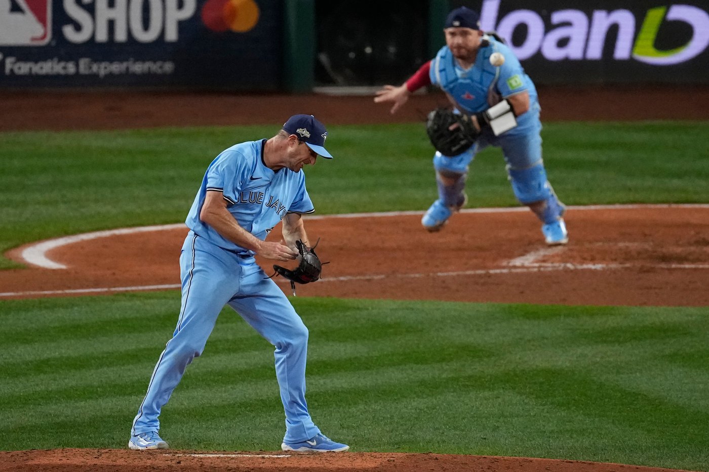Scherzer turns back the clock and Blue Jays beat Mariners 8-2 in Game 4 to even ALCS | iNFOnews.ca Scherzer turns back the clock and Blue Jays beat Mariners 8-2 in Game 4 to even ALCS | iNFOnews.ca