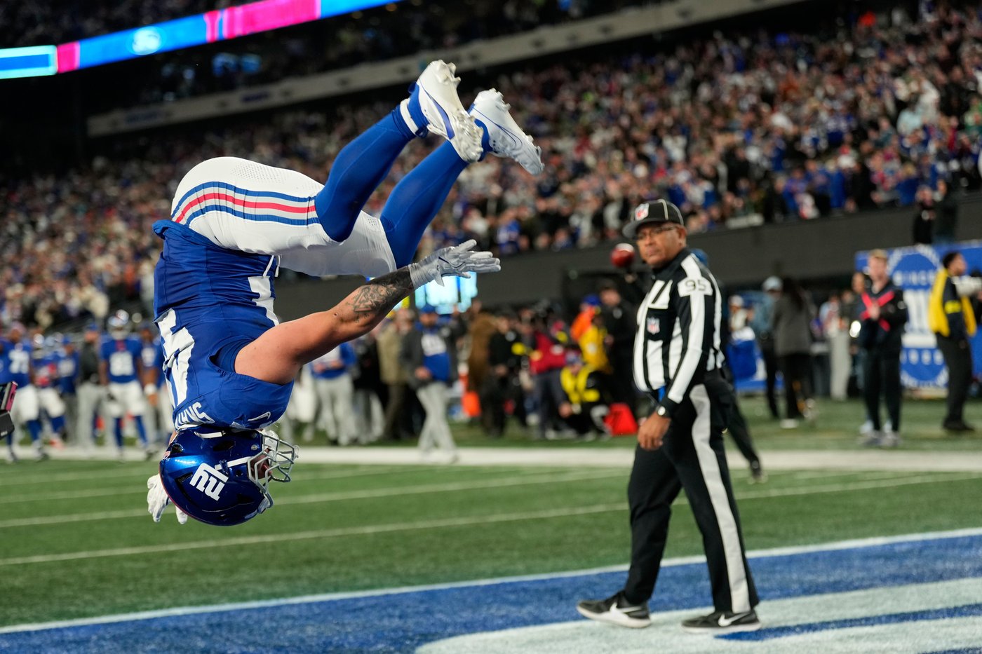 Cam Skattebo runs for 3 TDs and Jaxson Dart shines as the Giants beat the Eagles 34-17 | iNFOnews.ca Cam Skattebo runs for 3 TDs and Jaxson Dart shines as the Giants beat the Eagles 34-17 | iNFOnews.ca