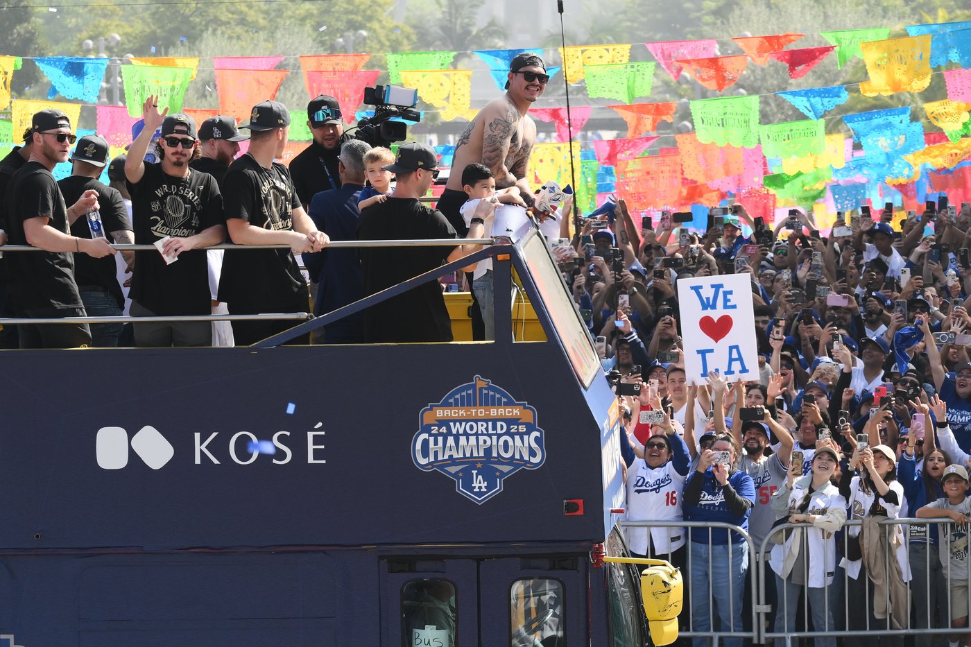 Dodgers celebrate World Series title with downtown parade, stadium rally | iNFOnews.ca