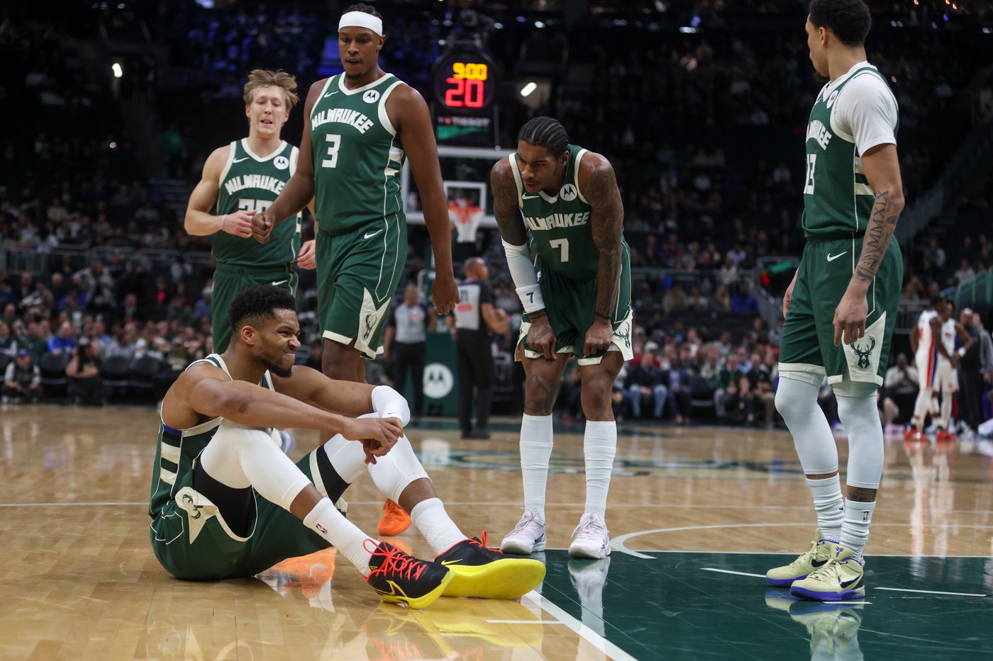 Antetokounmpo undergoes MRI after leaving Bucks' game with Pistons due to right calf strain | iNFOnews.ca Antetokounmpo undergoes MRI after leaving Bucks' game with Pistons due to right calf strain | iNFOnews.ca