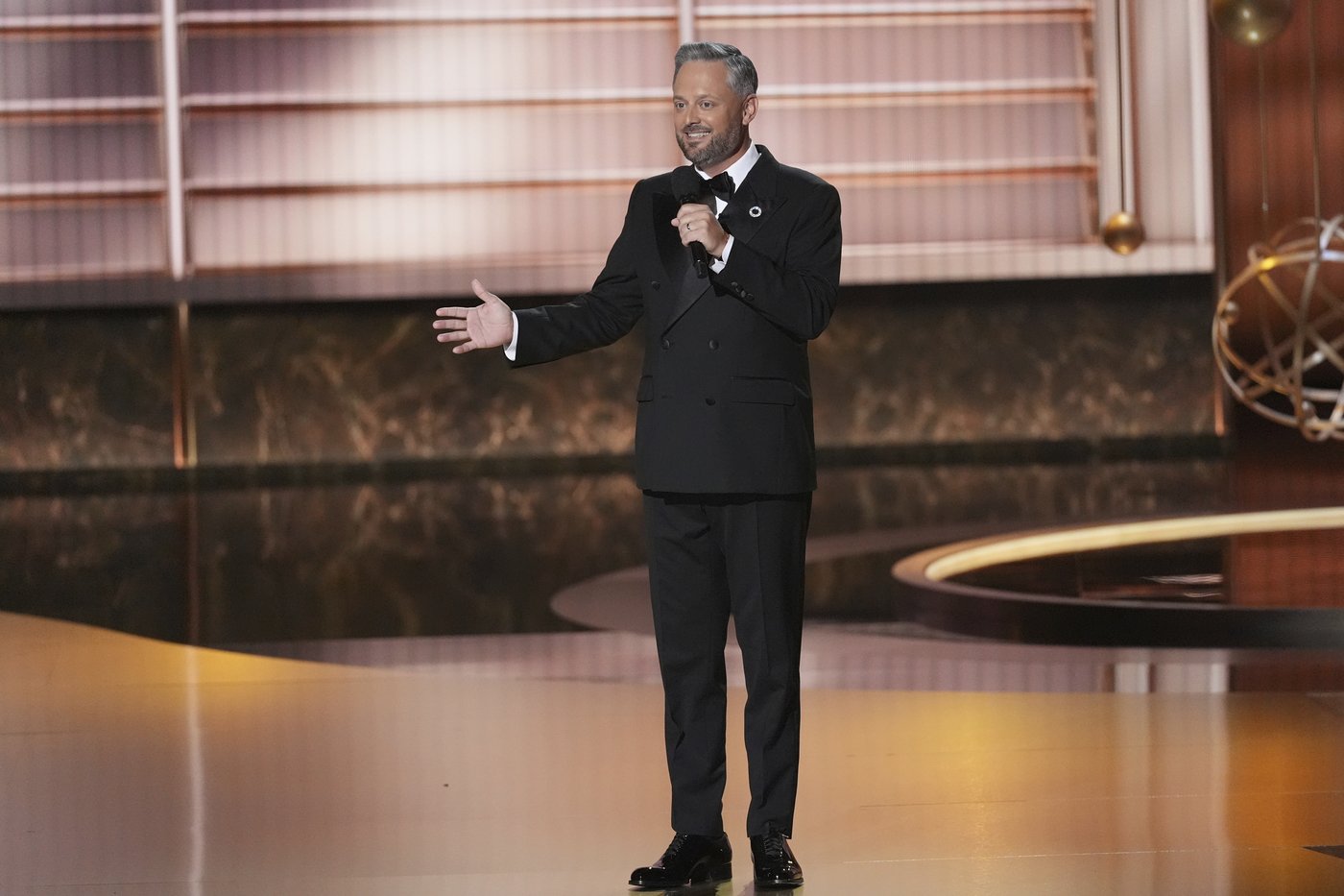 Emmys host Nate Bargatze pokes fun at the TV industry and fails with gag to keep speeches short | iNFOnews.ca